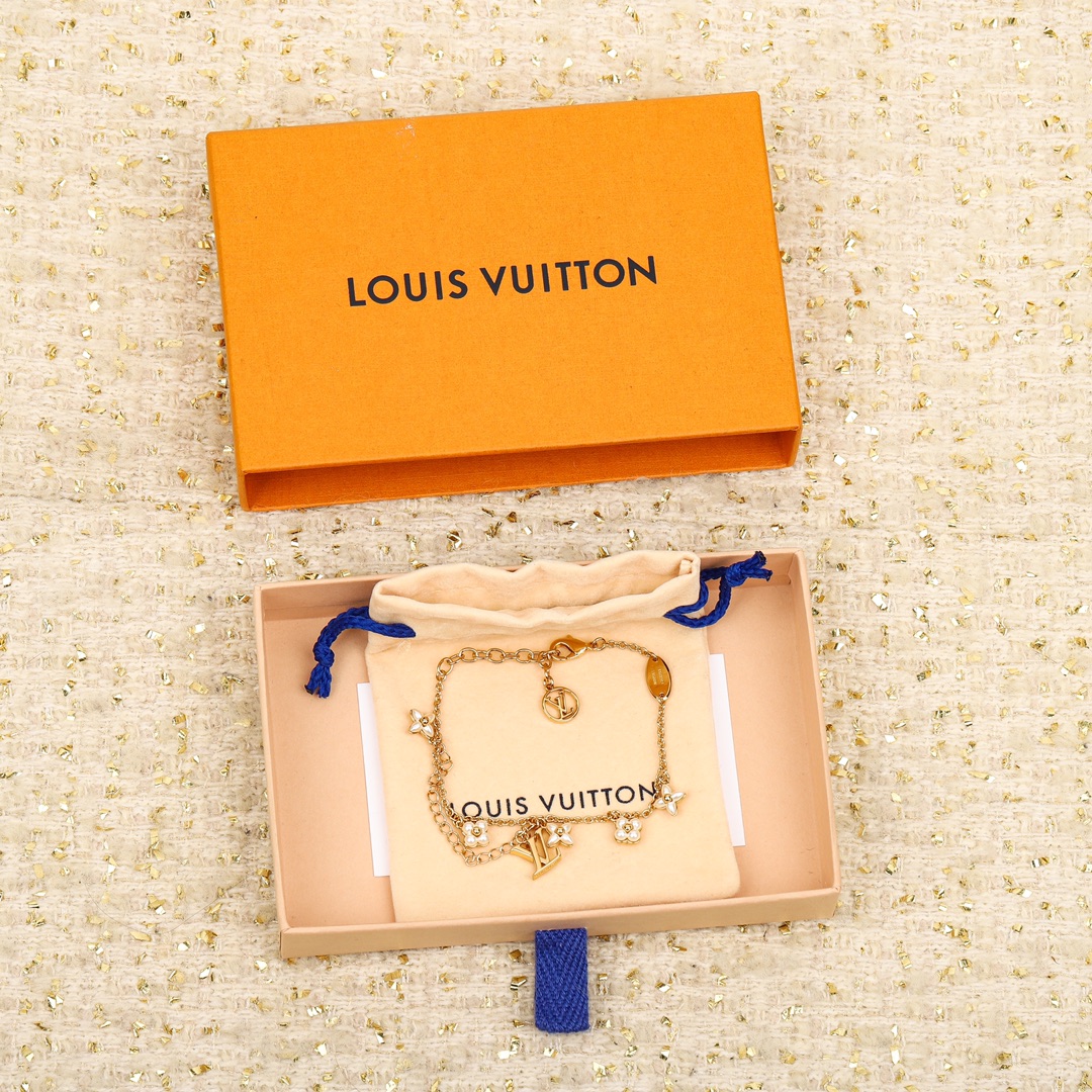 Louis Vuitton four leaf clover pearl bracelet