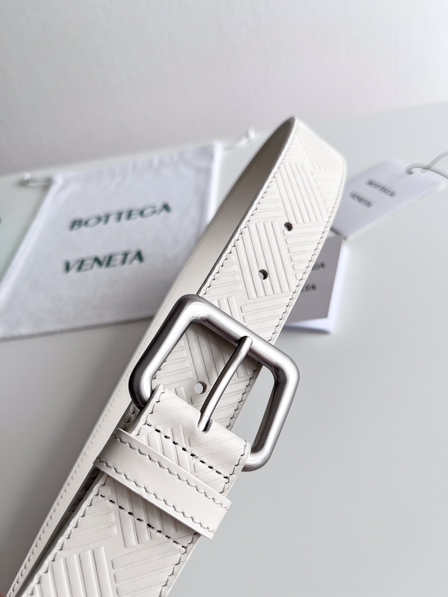 Bottega Veneta embossed cowhide double-sided belt 3.5cm wide
