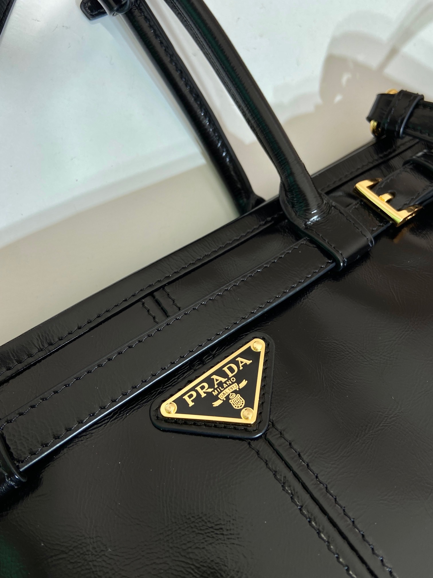 Prada lussolf patent leather handbag 1BA426