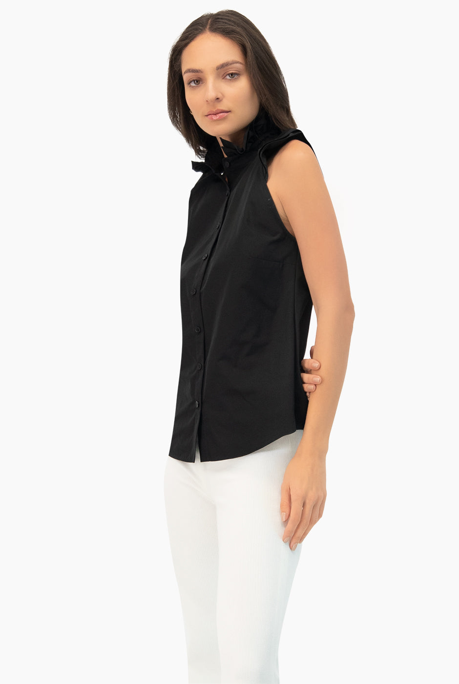 Blusa negra de cuello alto