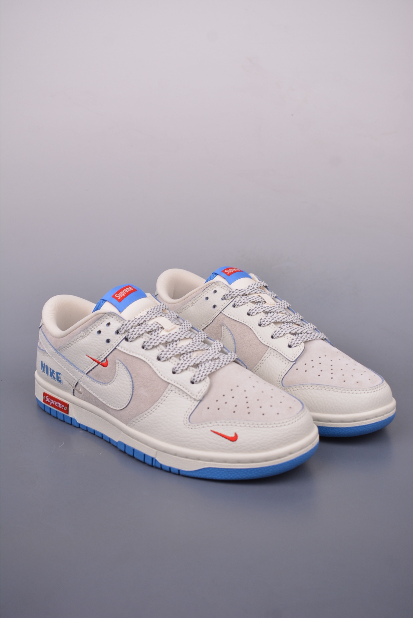 Supreme x Nike SB Dunk Low sneakers Off-white and blue SC9207-411