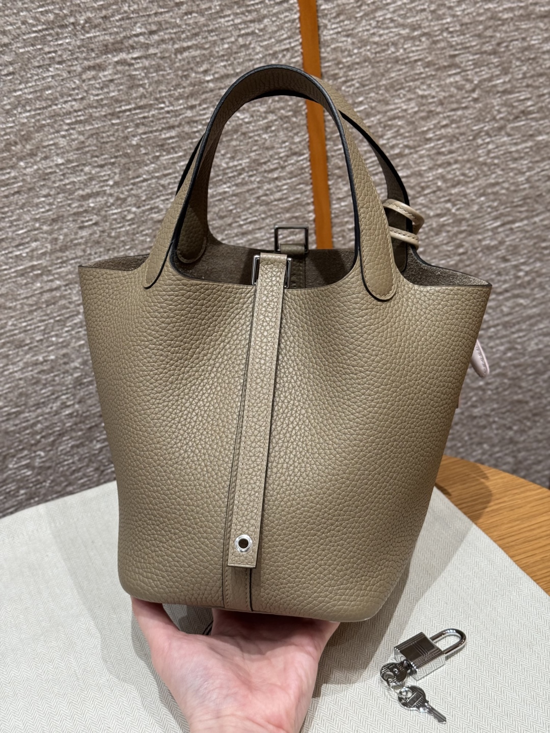 Hermès Picotin lo 8QBeige Marfa Handbag (Handmade to order)