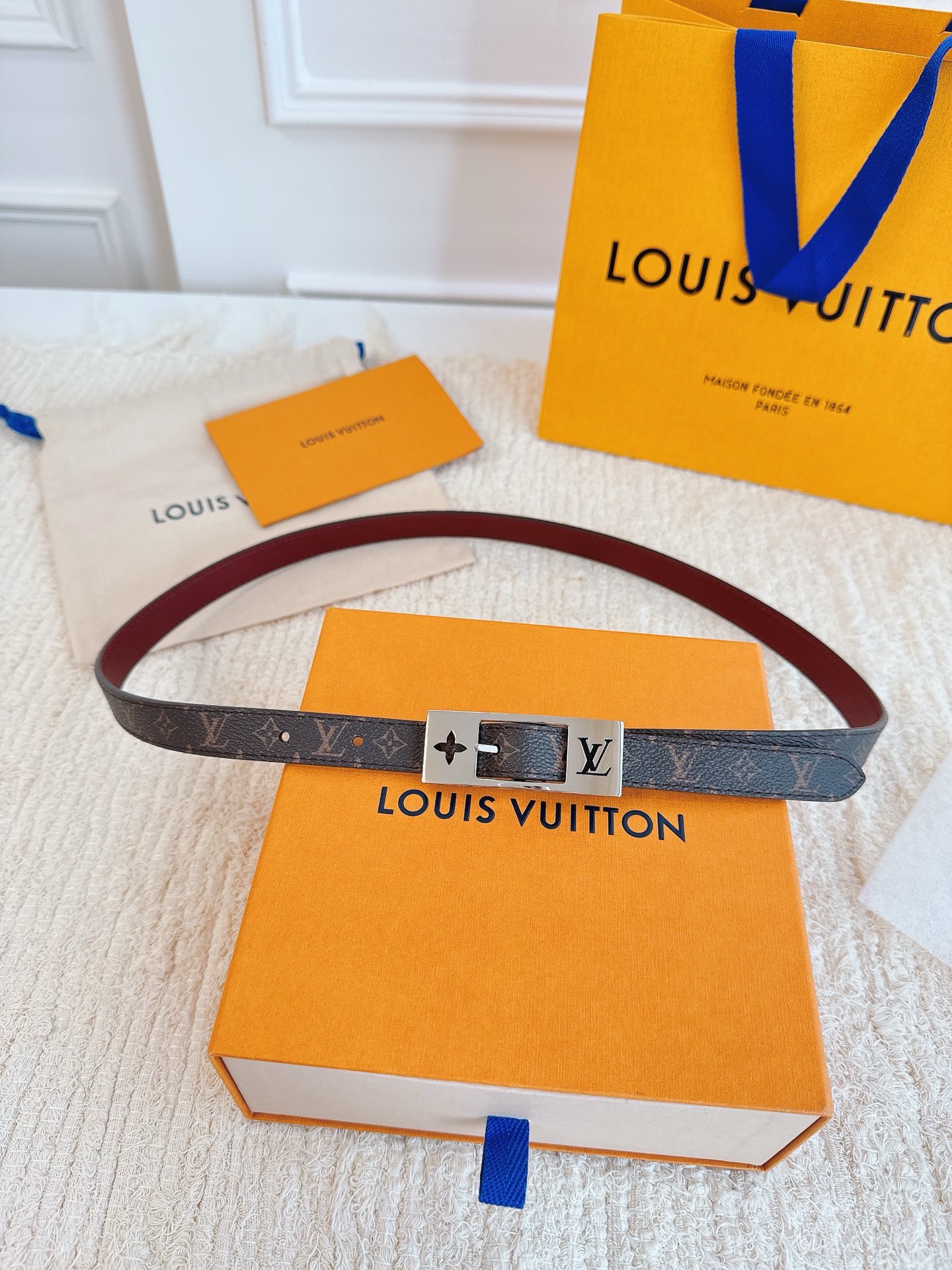 Louis Vuitton double-faced leather women's belt with monogram pattern, 1.8cm wide
