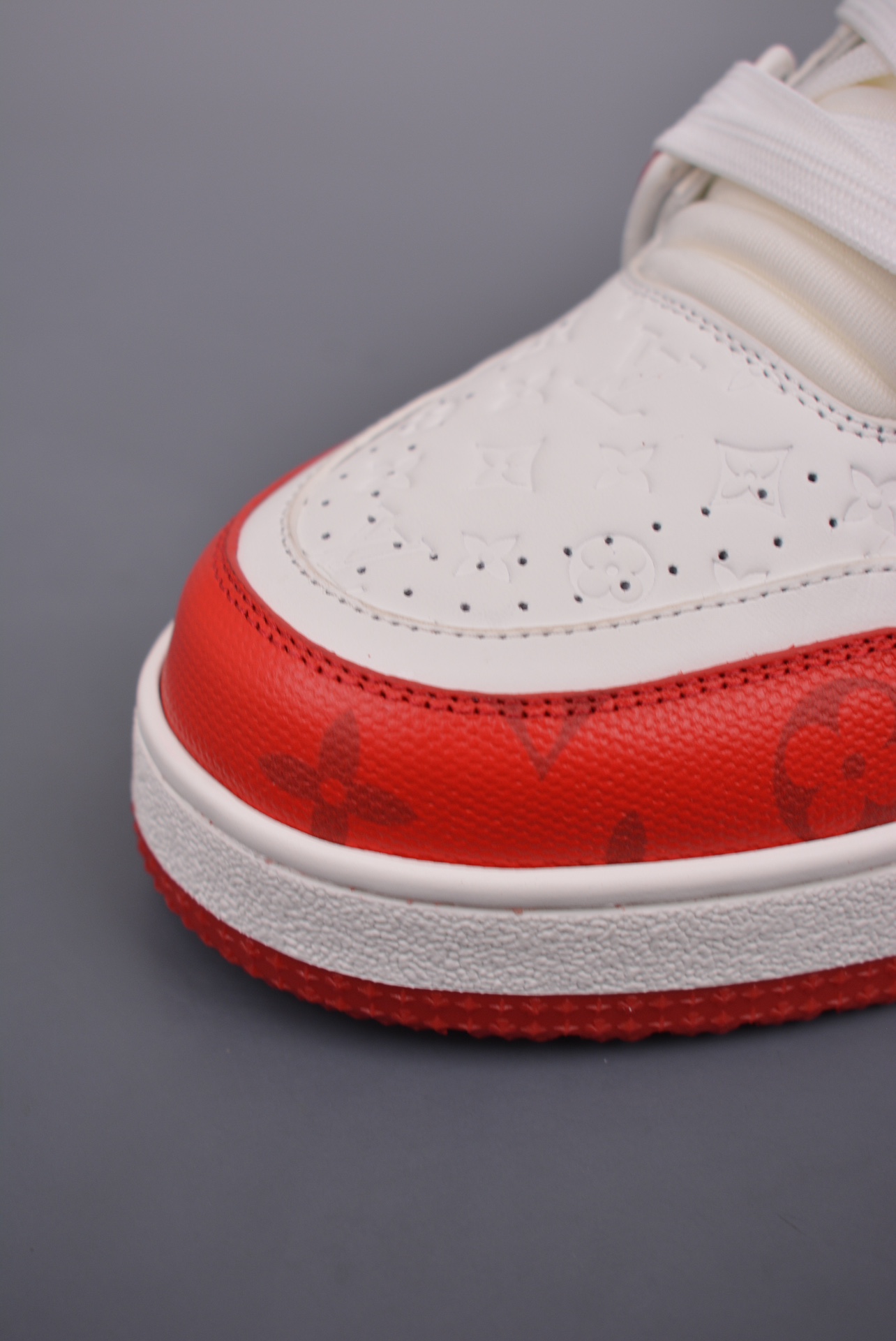 Louis Vuitton Trainer Sneaker Low Red and White Signature 1AANFJ