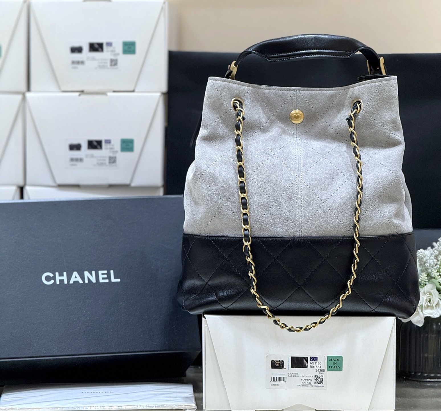 Chanel 25A High-end Handicraft Workshop Suede Colorblock Vertical Hobo AS5636 00158