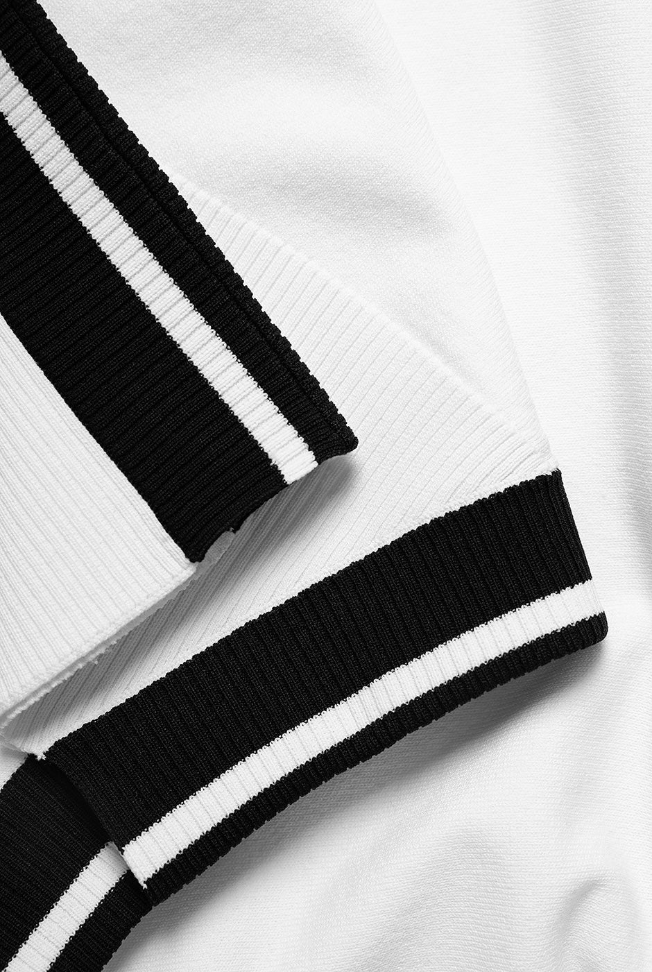 Pullover Black And White