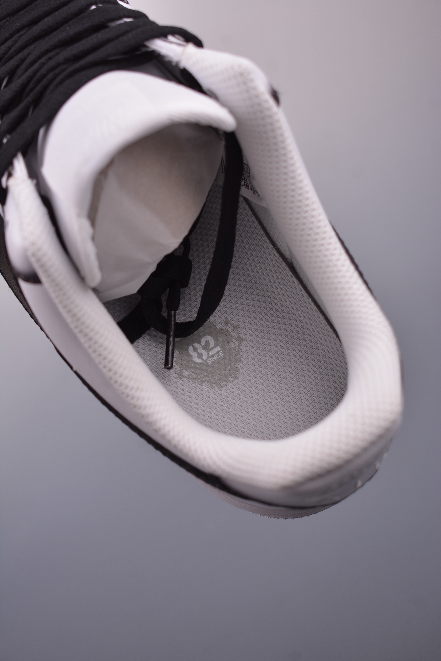 Nike Air Force 1'07 Low Sneakers White and Black Second Dimension ZH0316-075