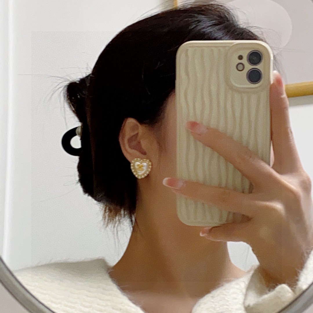 Chanel pearl inlaid heart earrings