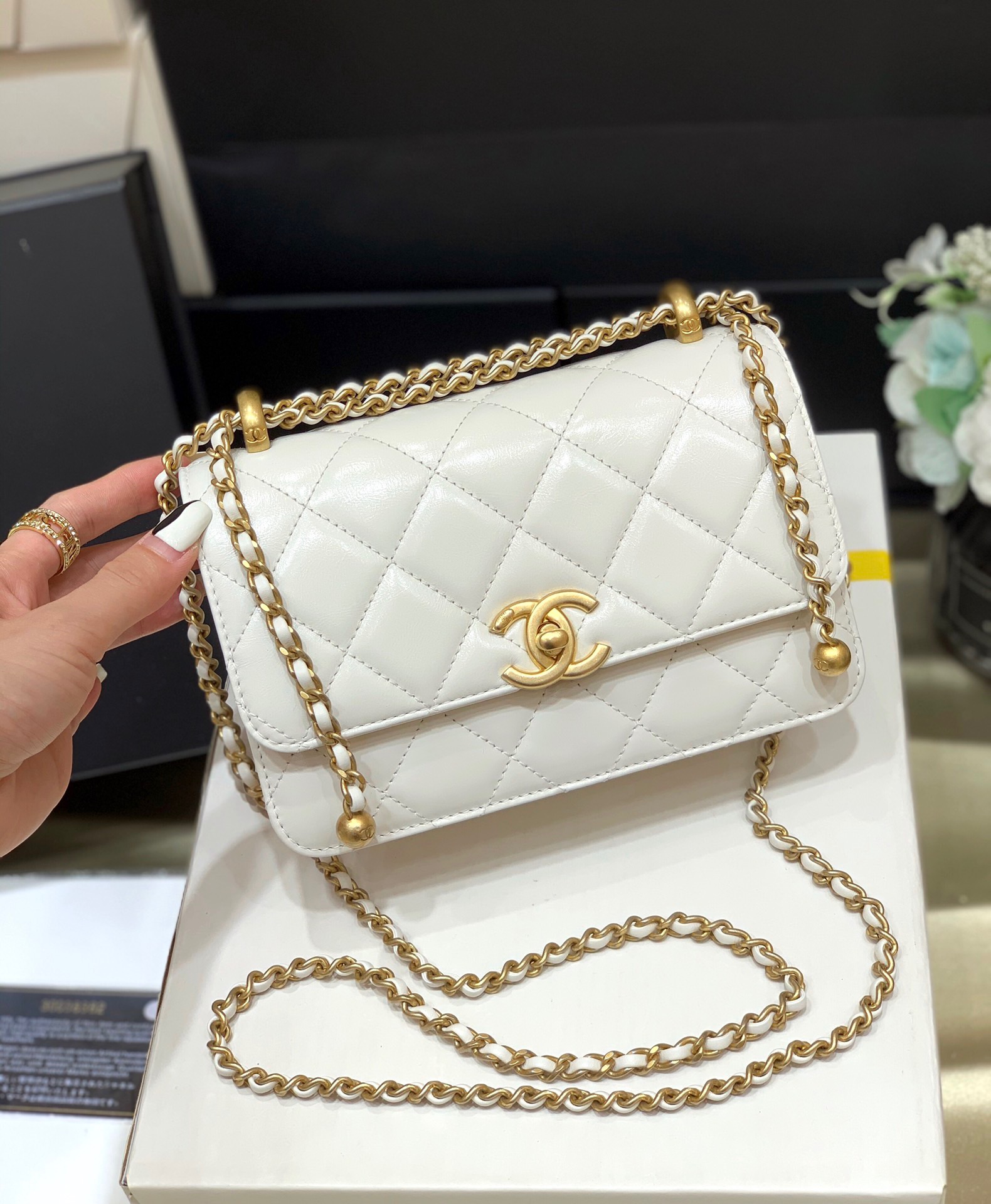Chanel 2021 Early Fall Haute Couture Collection Double Gold Bead Chain Bag AP2615