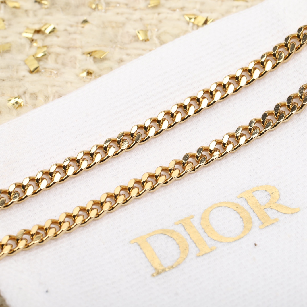 Dior font small flower chain necklace
