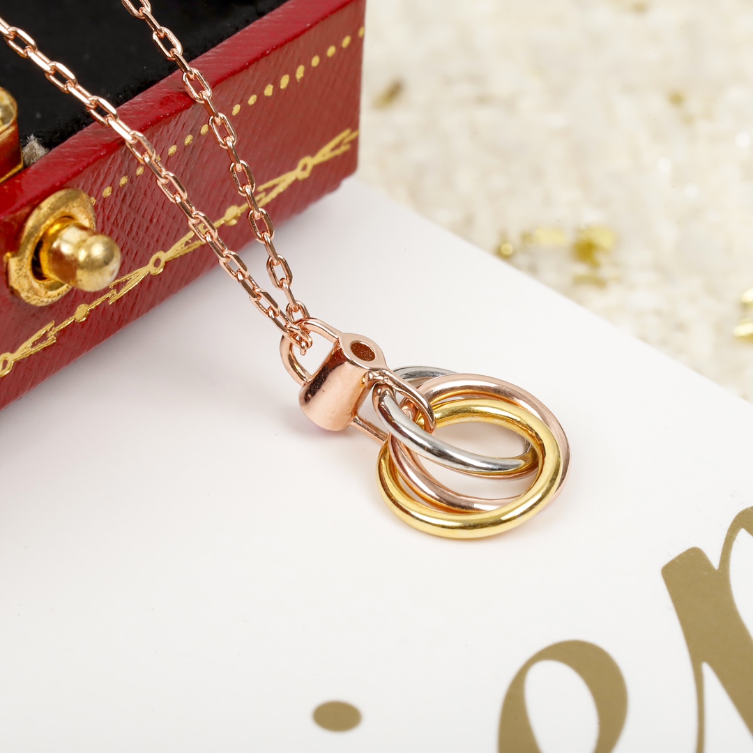 Cartier triple ring ruby ​​necklace
