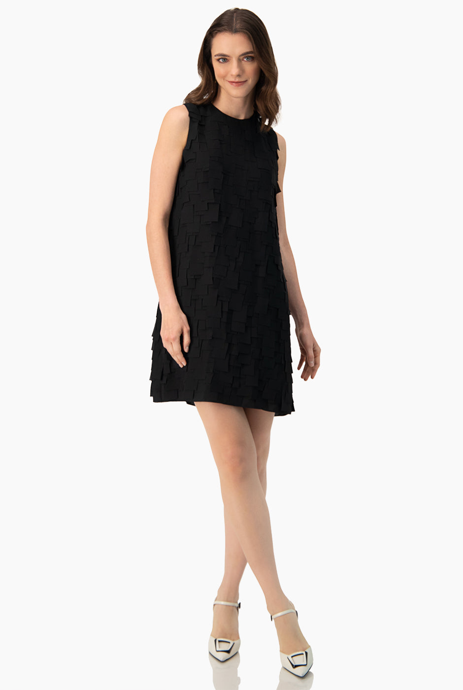Vestido corto negro sin mangas