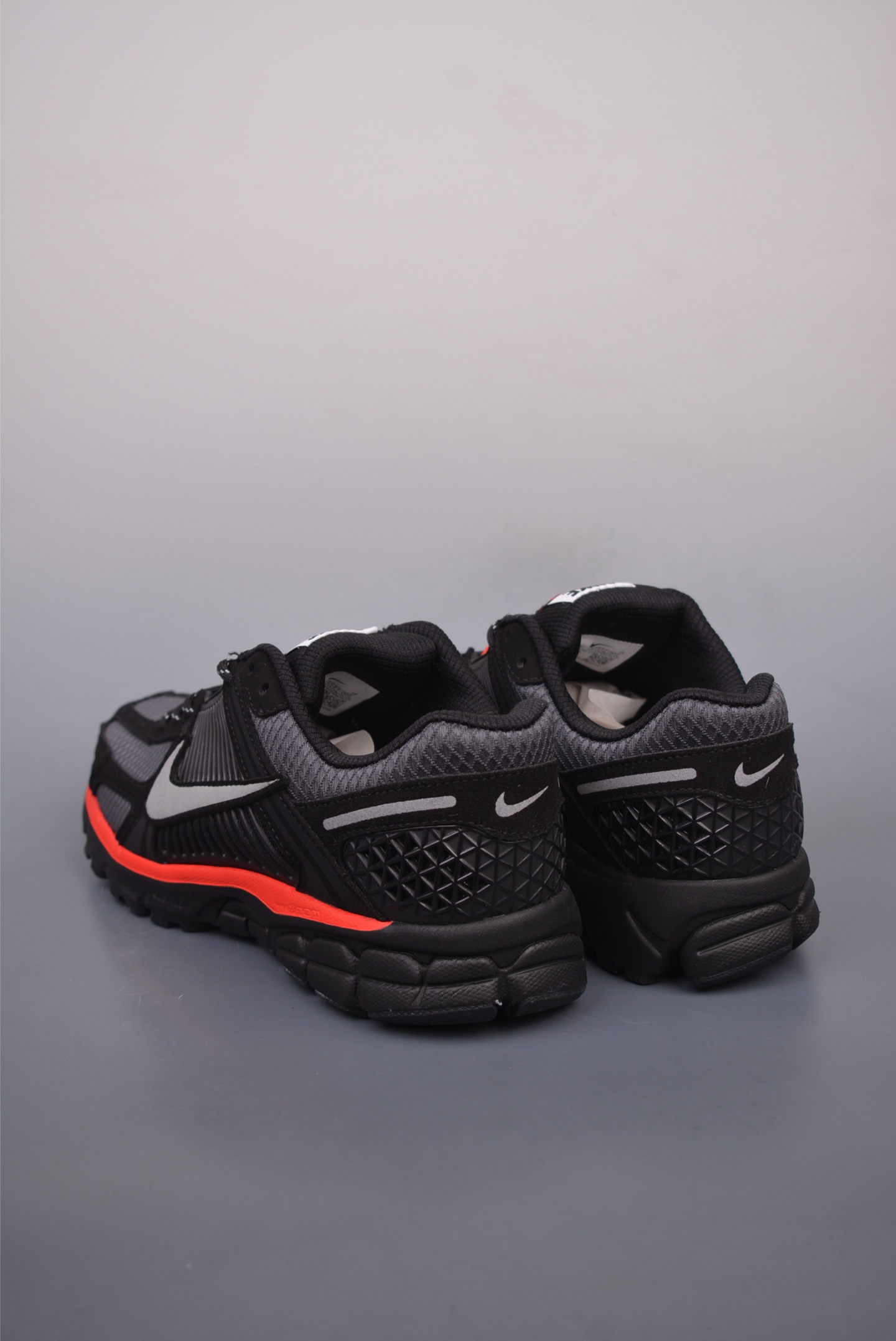 NIKE ZOOM Vomero 5 SP Retro Style Black White Red