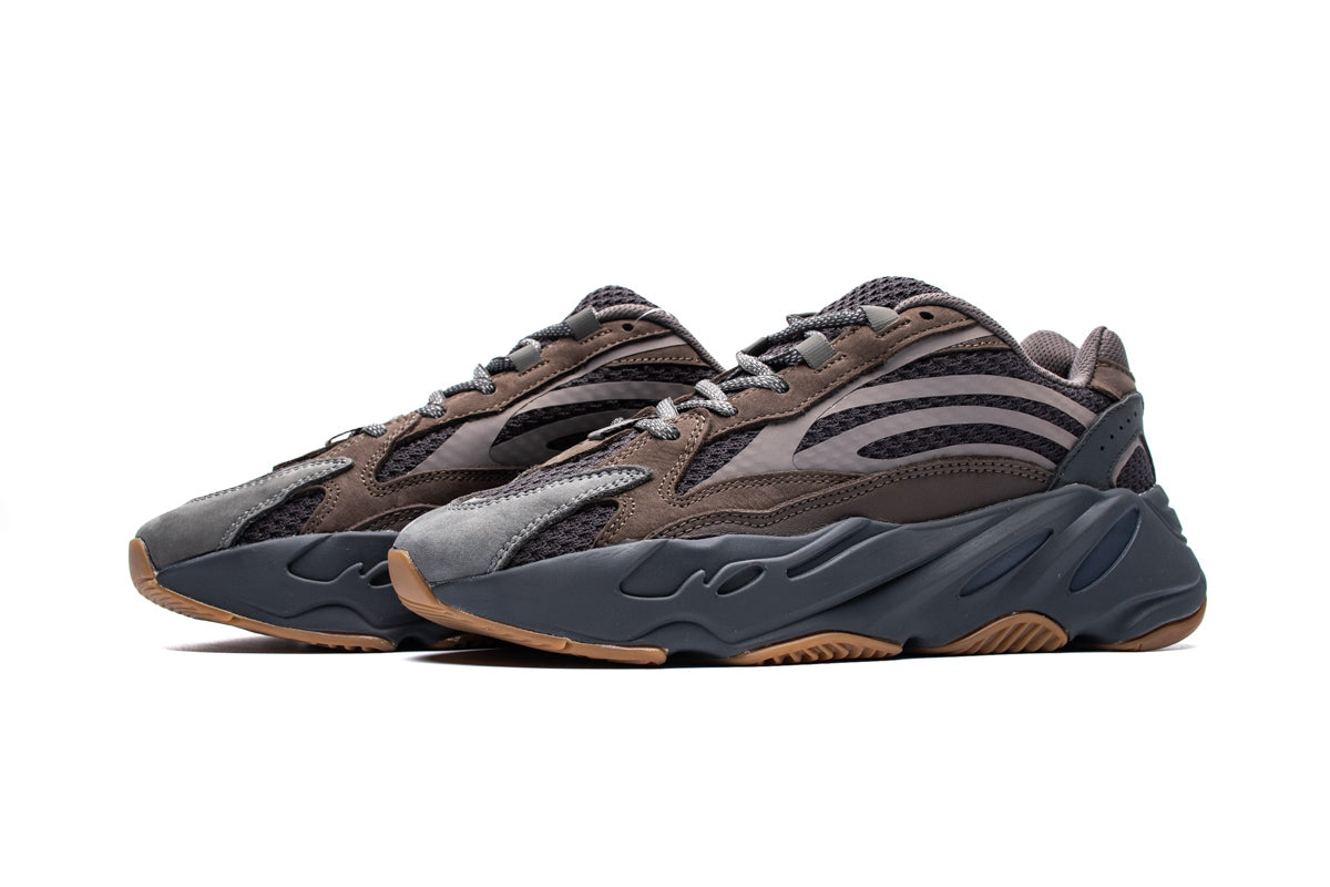 700V2