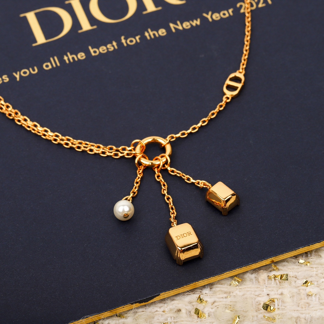 Dior one bead two diamond necklace