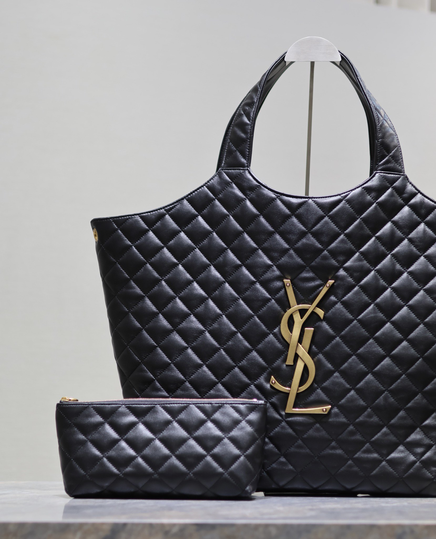 Yves Saint Laurent ICARE bag 698651