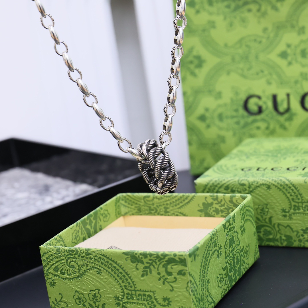 Gucci Braided Ring Vintage Necklace
