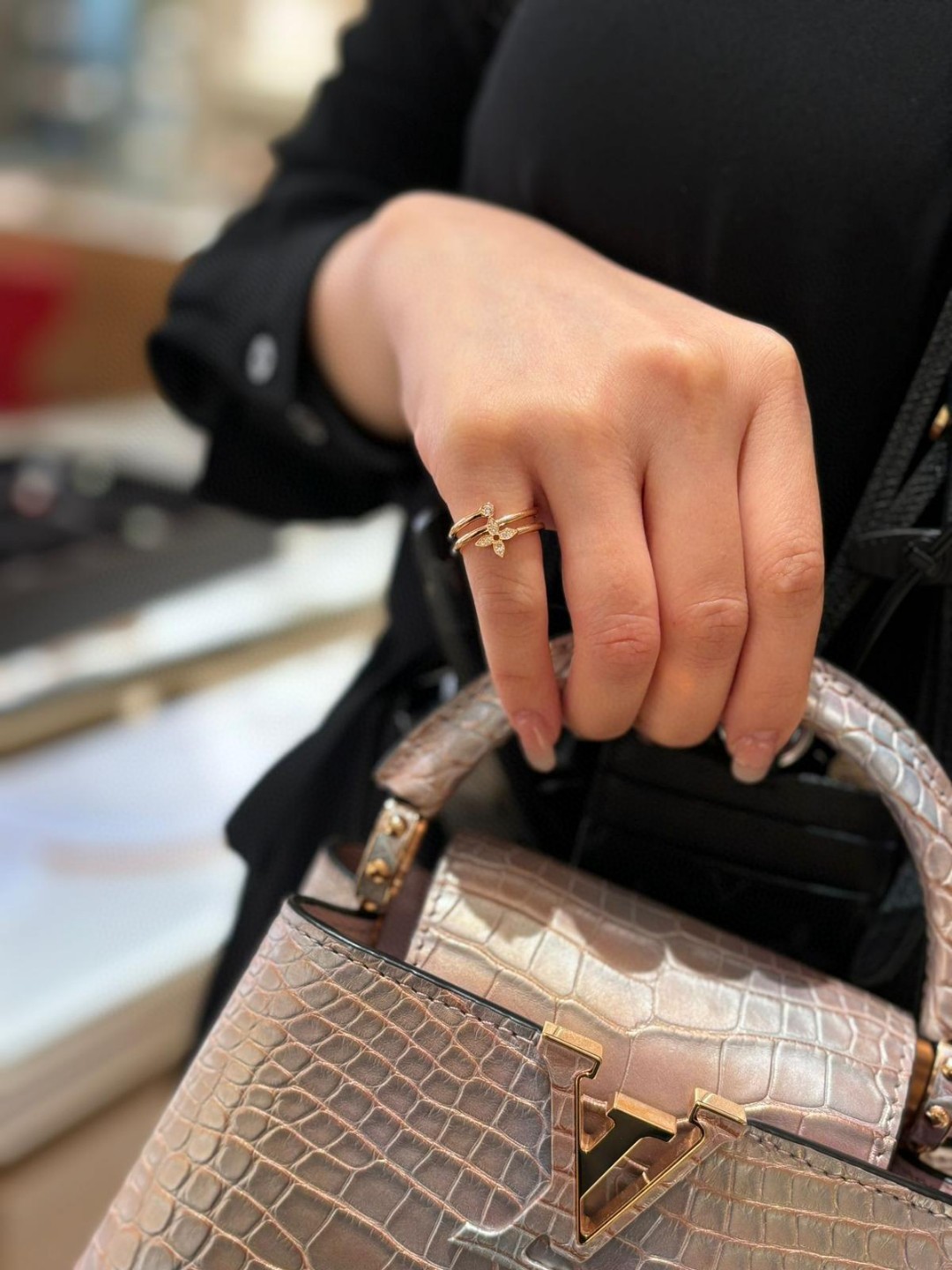 Louis Vuitton STAR BLOSSOM DOUBLE HOOP RING