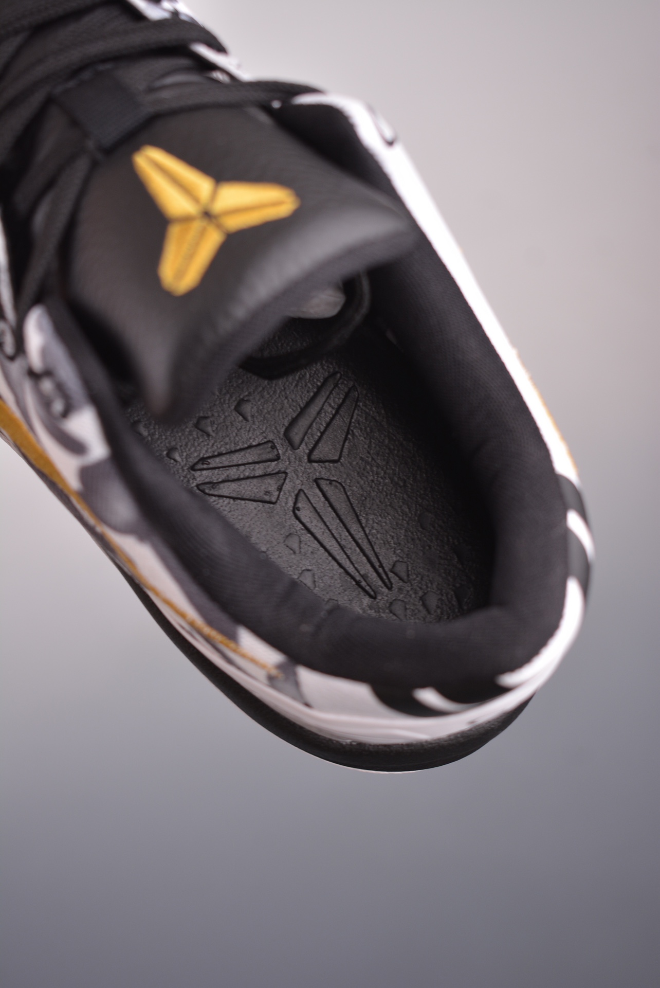 NIKE KOBE 8 SYSTEM Black Mamba Snake FV6325-100