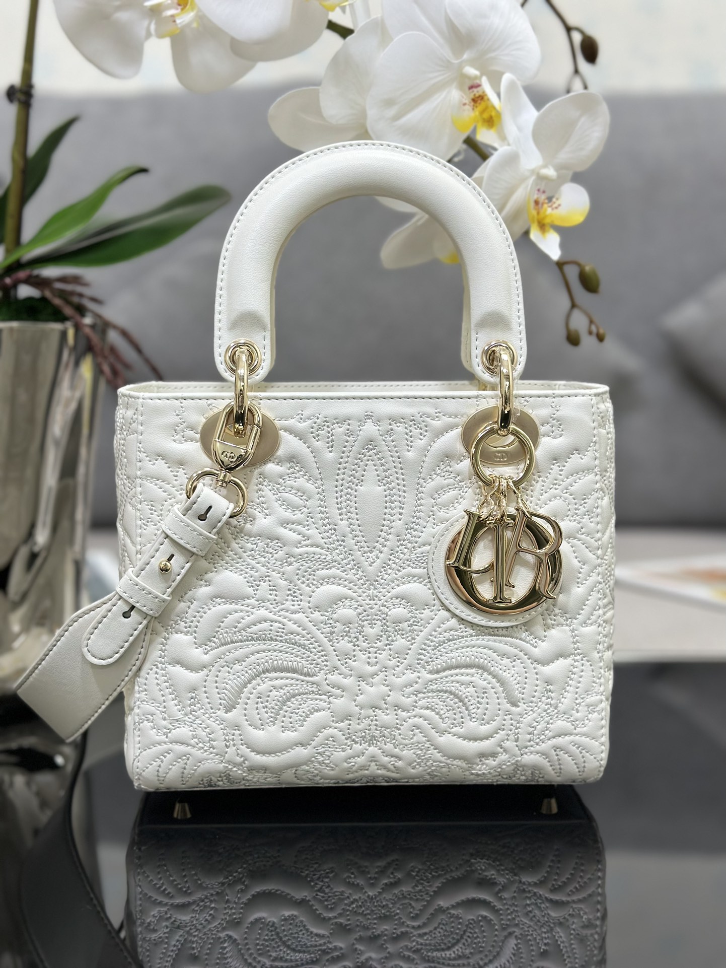 Dior Lady four-grid embossed white Lady Dior bag M0538