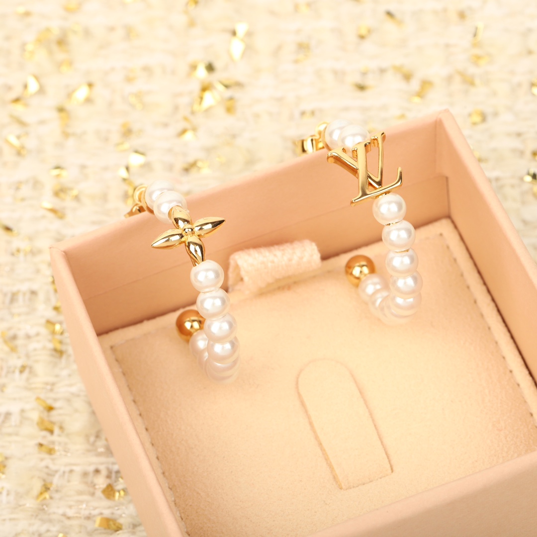 Louis Vuitton Gold Flower Pearl Earrings