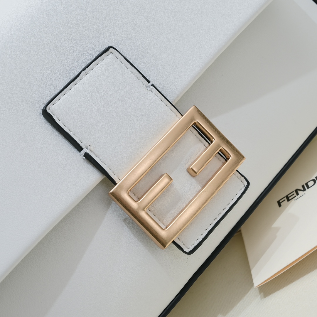 FENDI BAGUETTE handbag 6809
