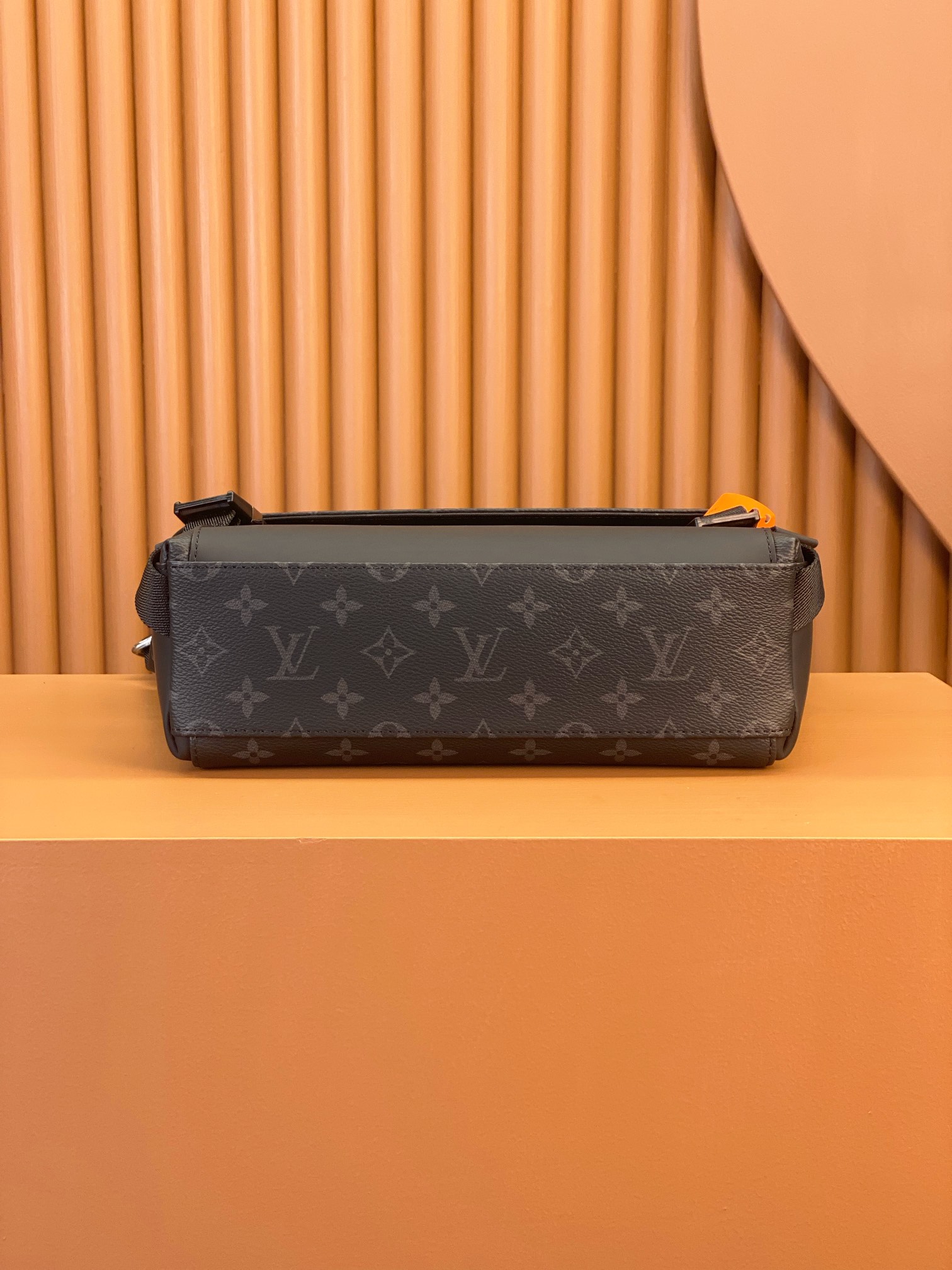Louis Vuitton VOYAGER Small Messenger Bag M40511