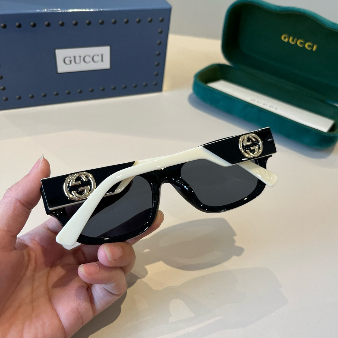 Gucci Round Frame Sunglasses