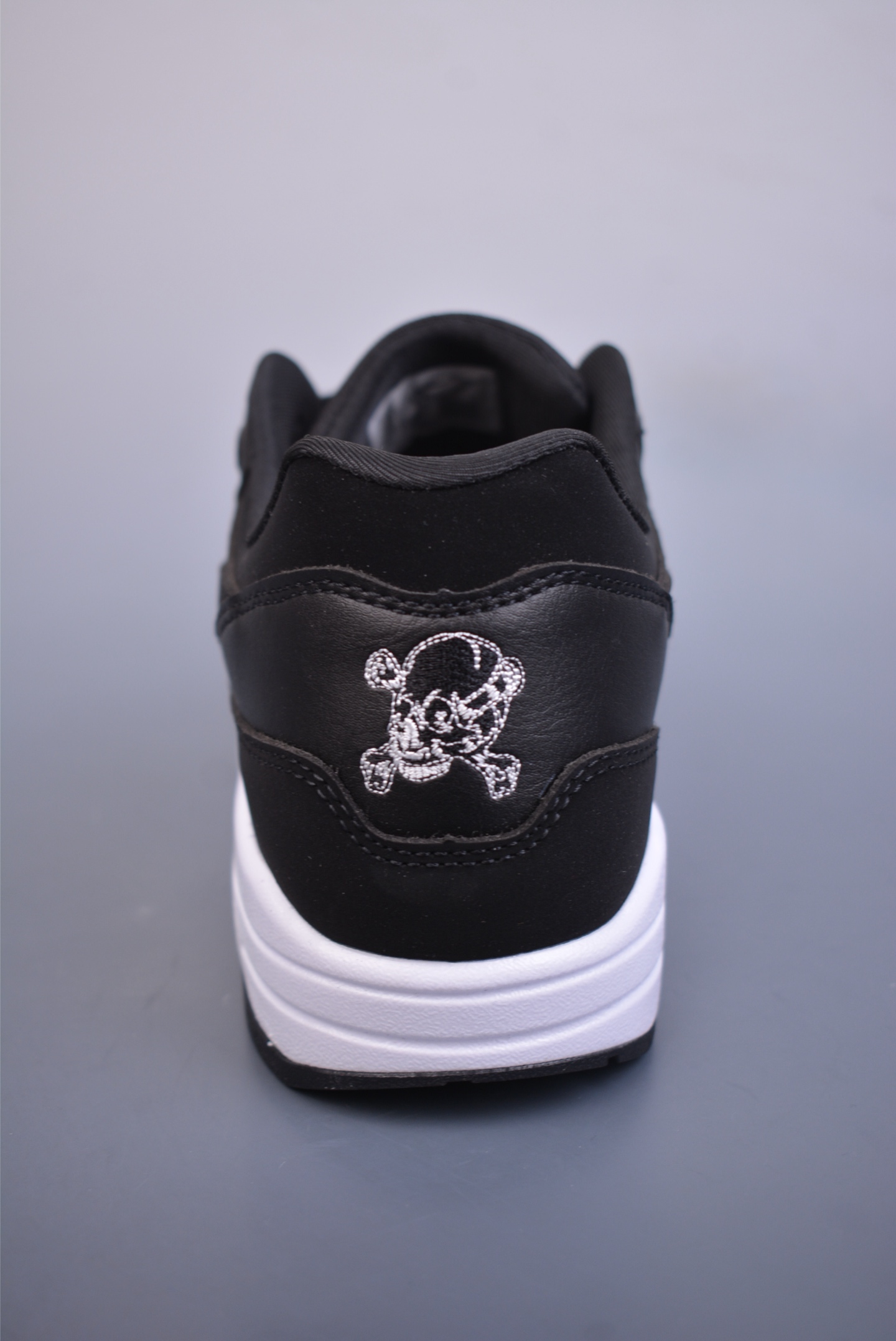 Nike Air Max 1 Rebel Skulls 87 Original Series Running Shoes Black and White 875844-001