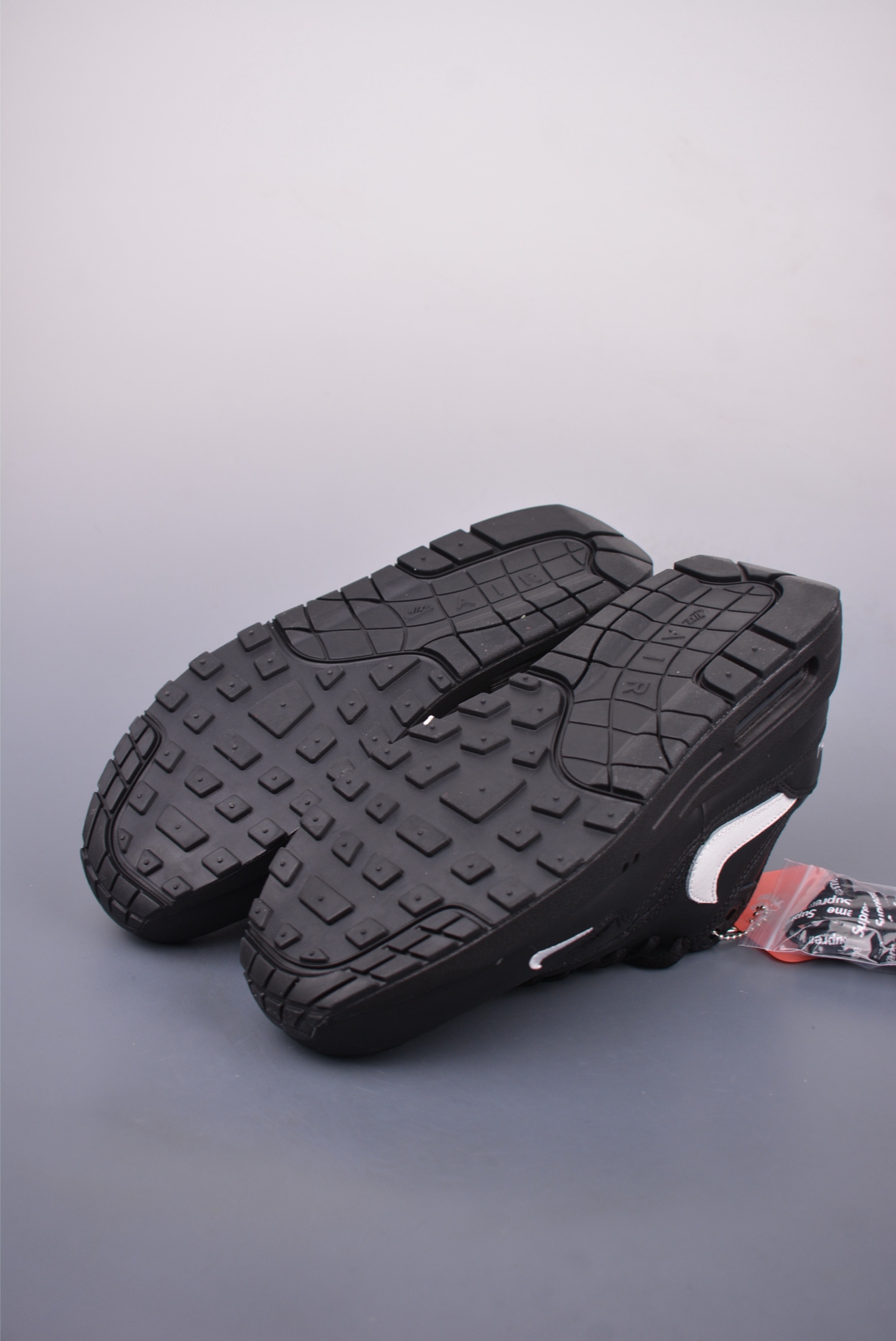 Supreme x Nike Air Max 1 '87 SP 'BLACK WHITE' HF8813-001