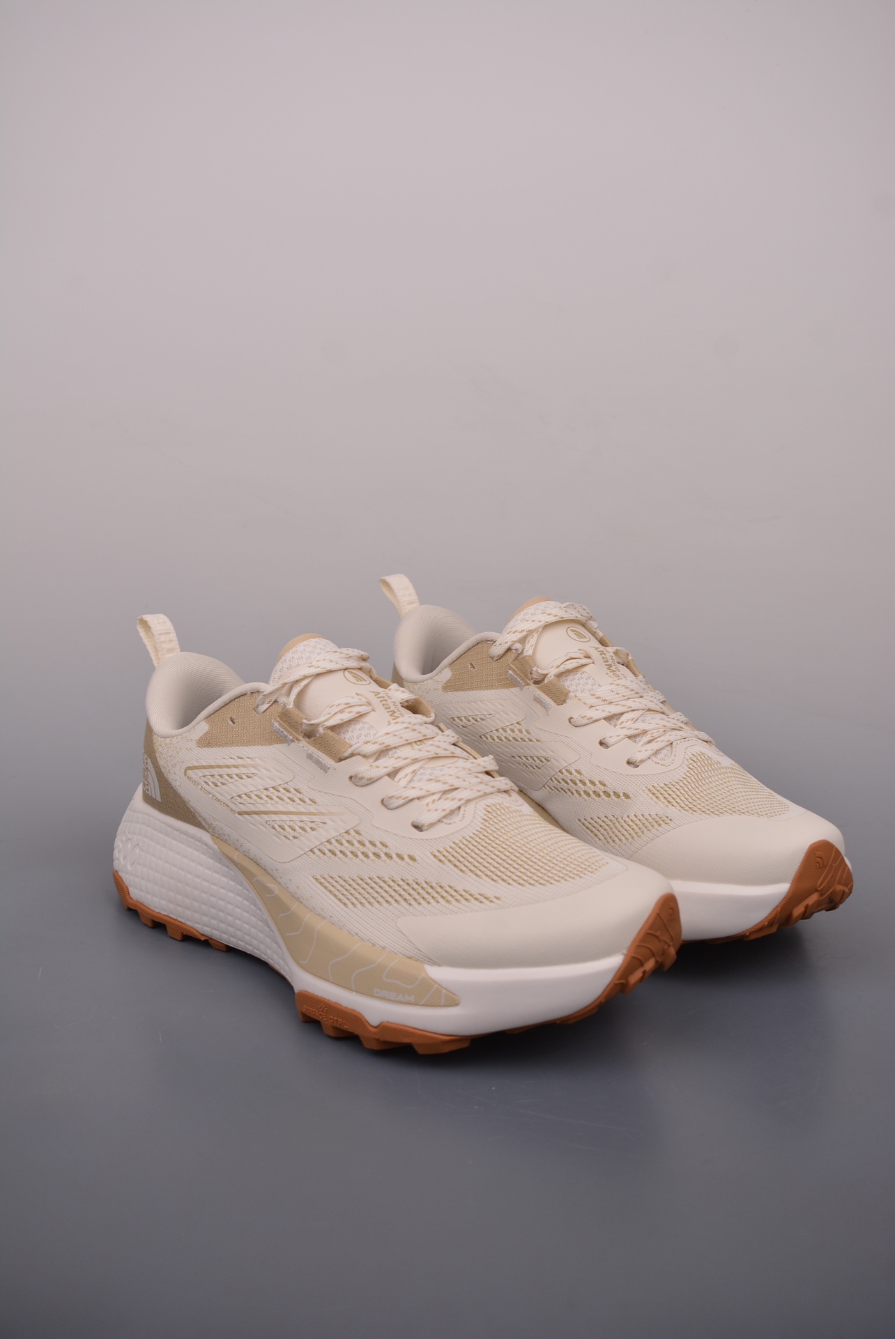 The North Face Altamesa 500 sneakers in off-white khaki NF0A83N3TOB-085