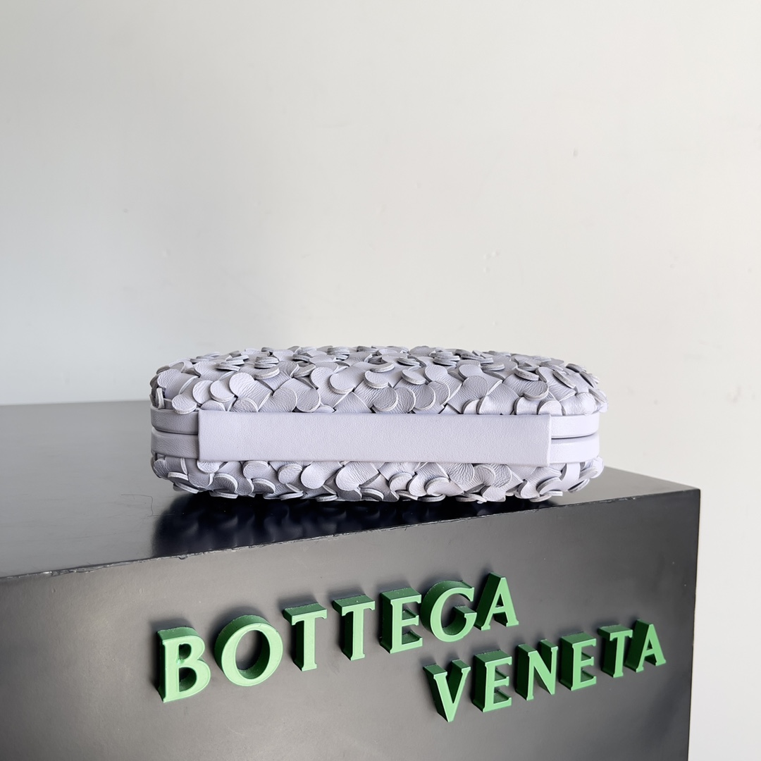 Bottega Veneta 24 Spring Fashion Petal Braided Evening Bag 717622