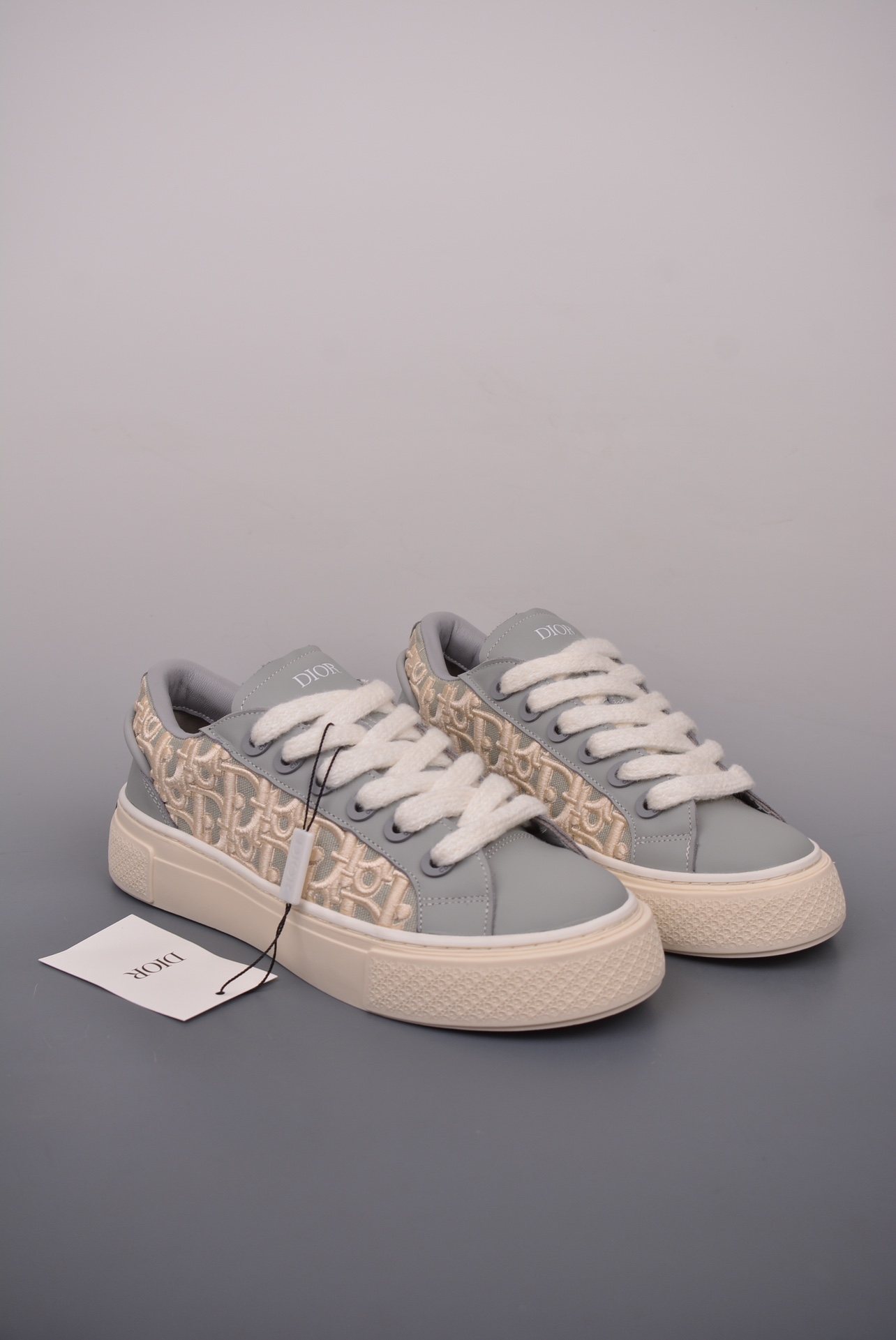 Dior B33 Low Top Sneakers Dior Gravity Off-White Embossed 3SN303ZYQ_H868