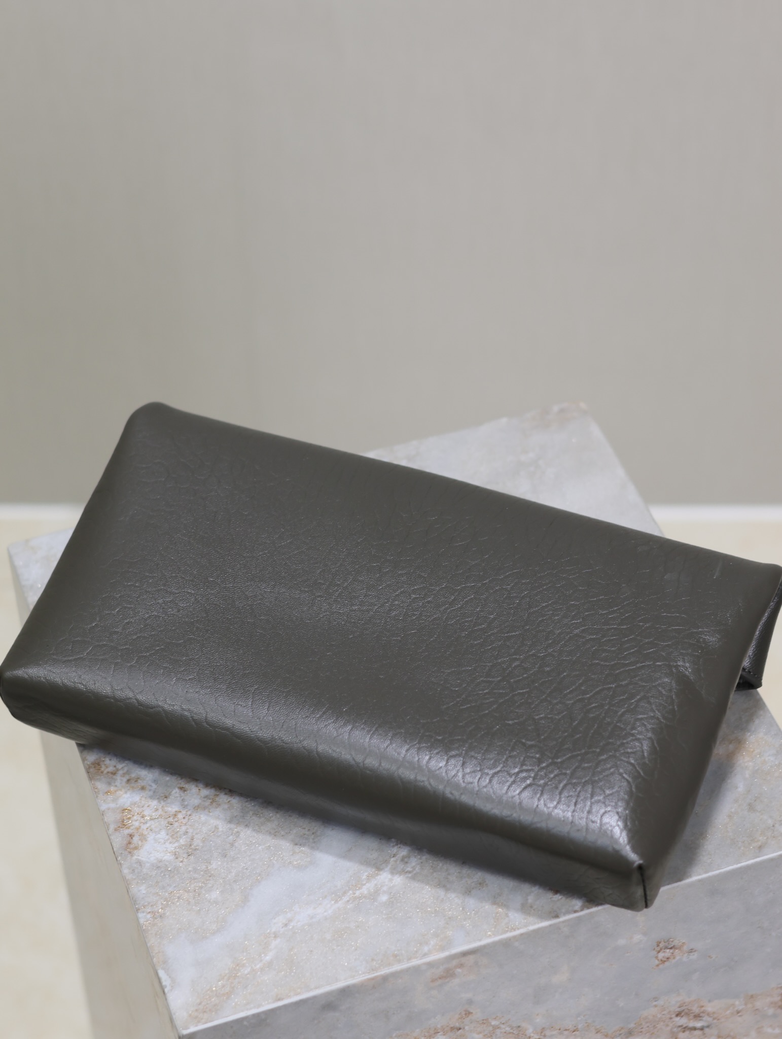 Yves Saint Laurent LE Envelope Clutch 769307