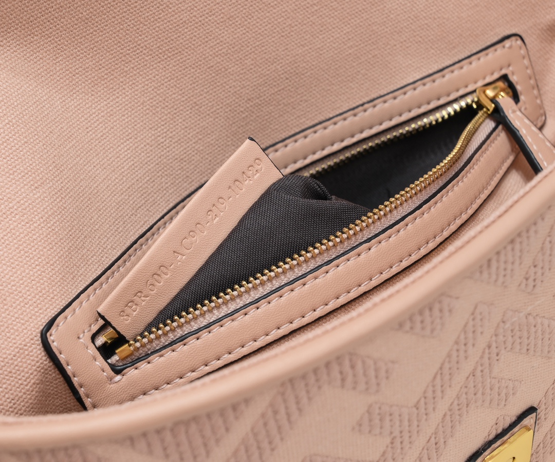 FENDI Baguette Shoulder Bag 1002
