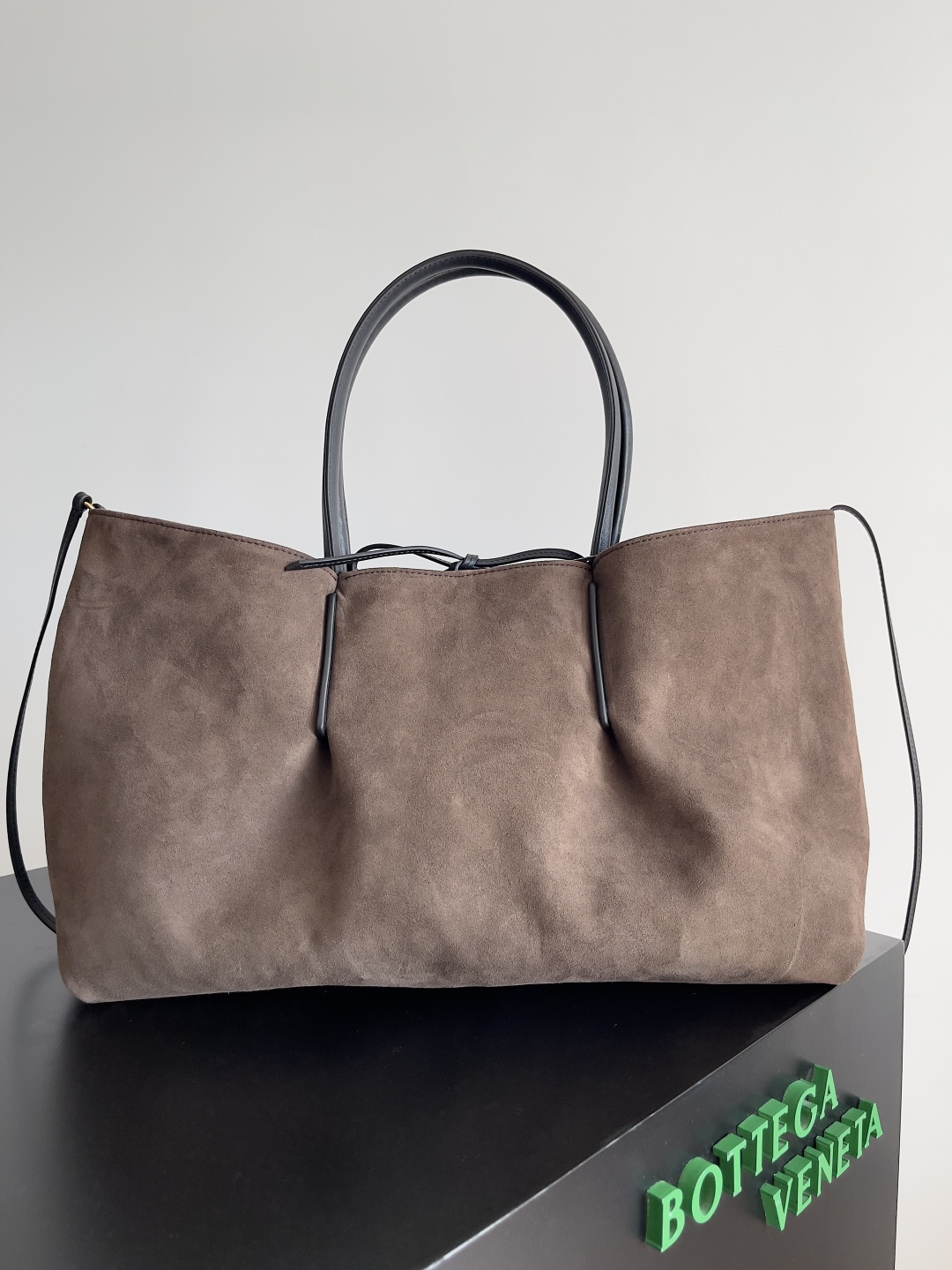 BOTTEGA VENETA 2025 PINACOTECA bag 817166