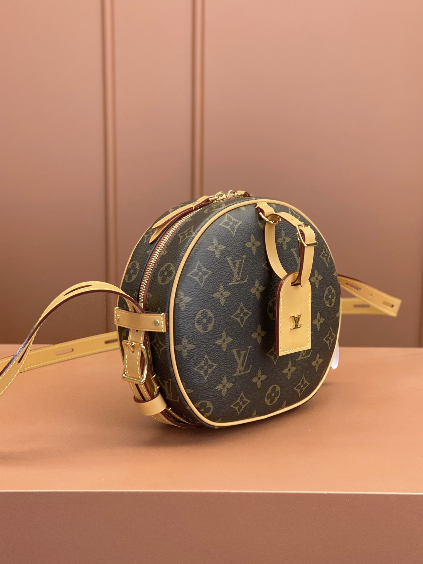 Louis Vuitton BOITE CHAPEAU SOUPLE Handbag M45647