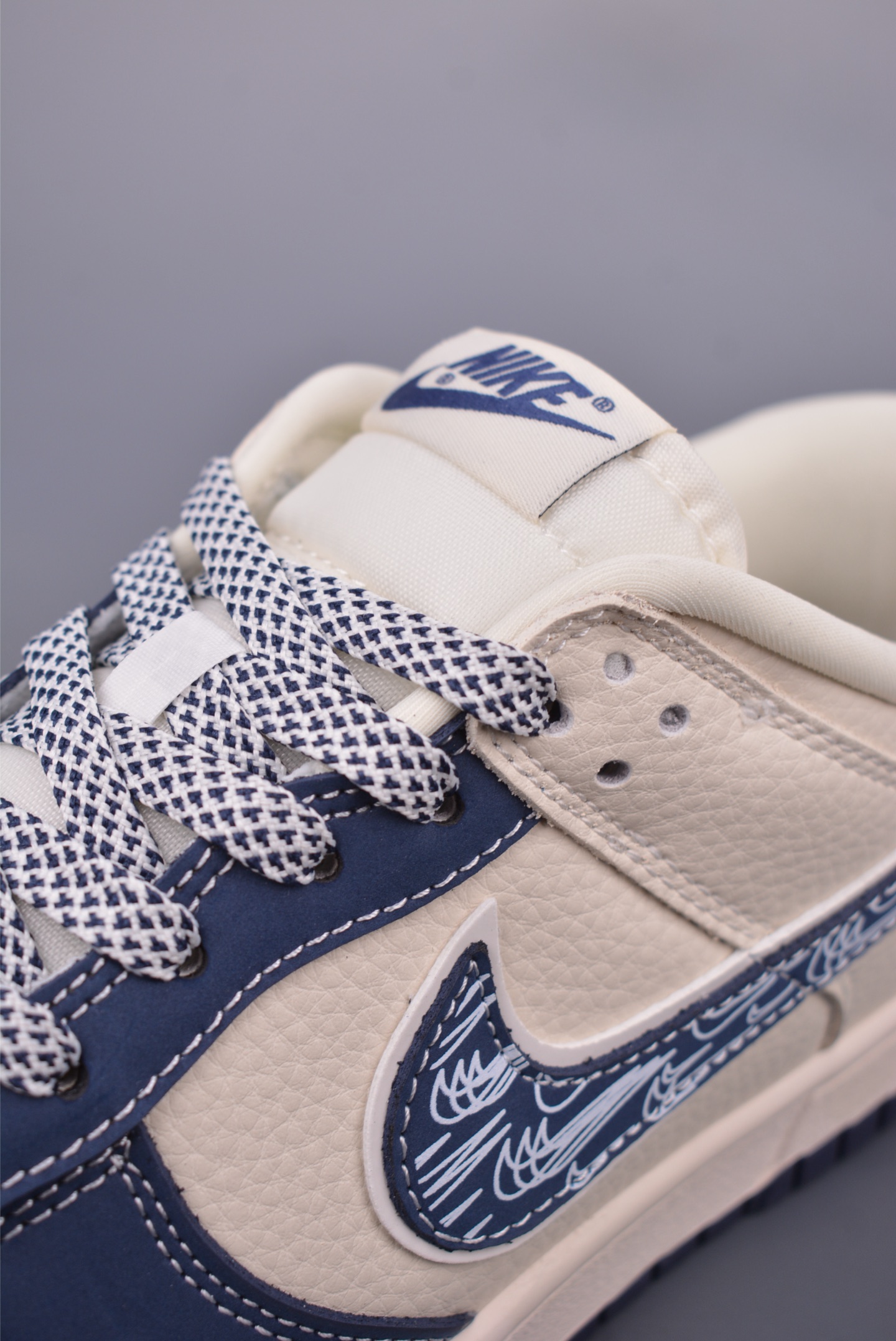 Supreme x Nike SB Dunk Low sneakers Off-white and blue LW1818-116