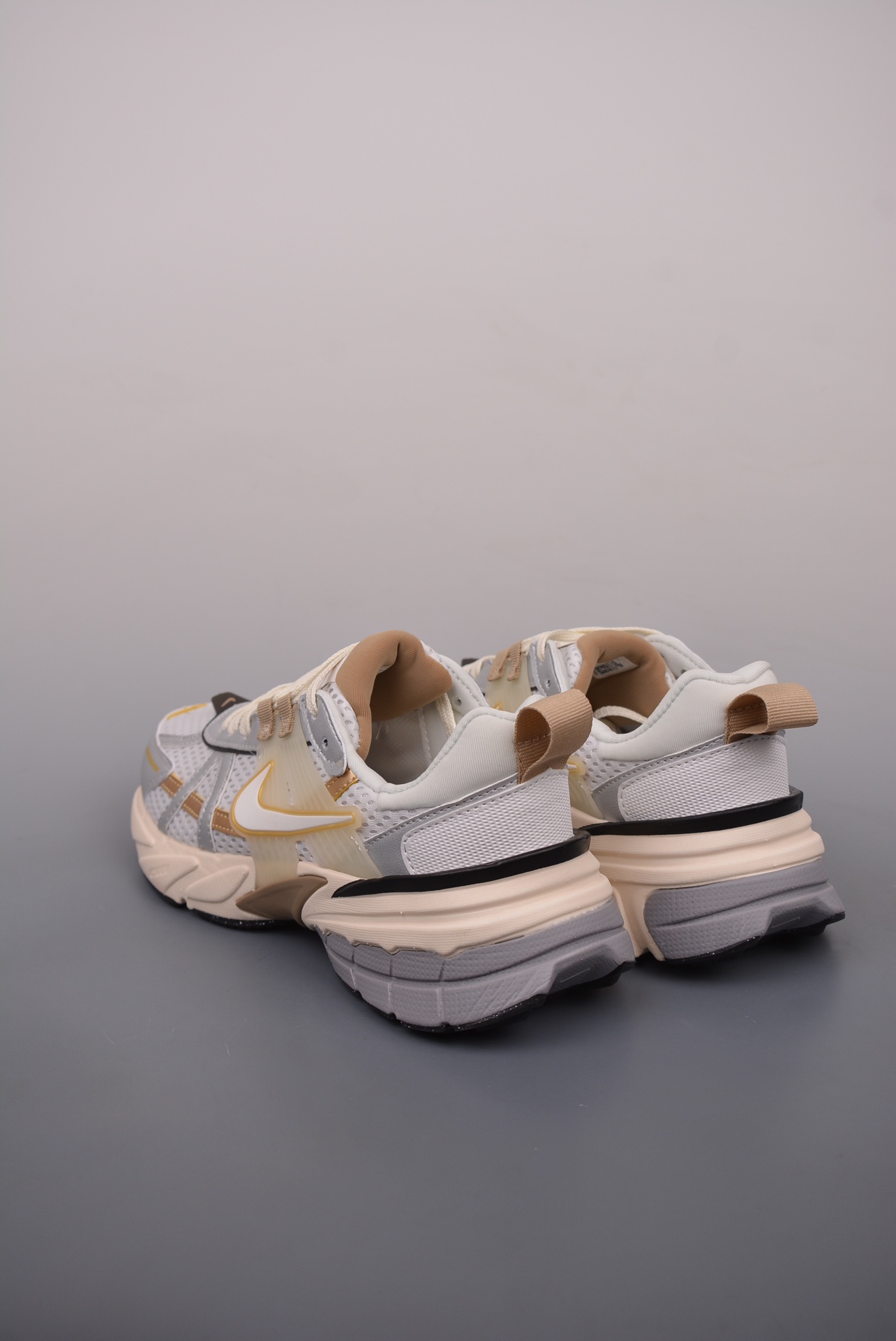 Nike Wmns V2K Runtekk LowWhiteKhakiMetallic Silver HJ7245-100