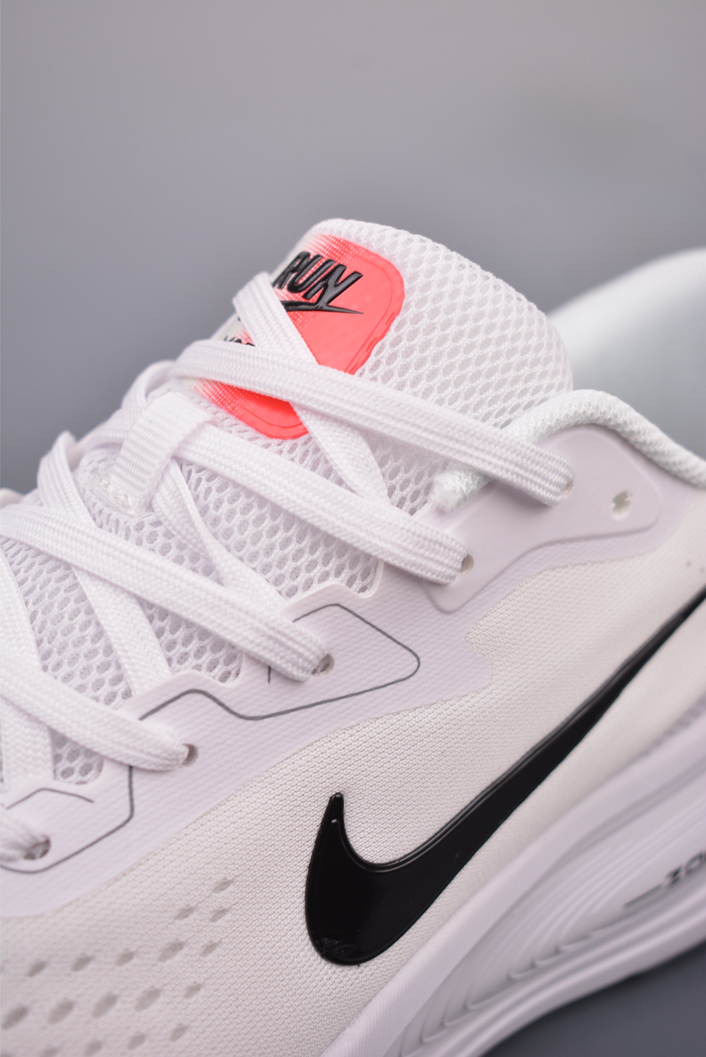 Nike Air Zoom Vomero 18X White and Black Hook HM2519-372