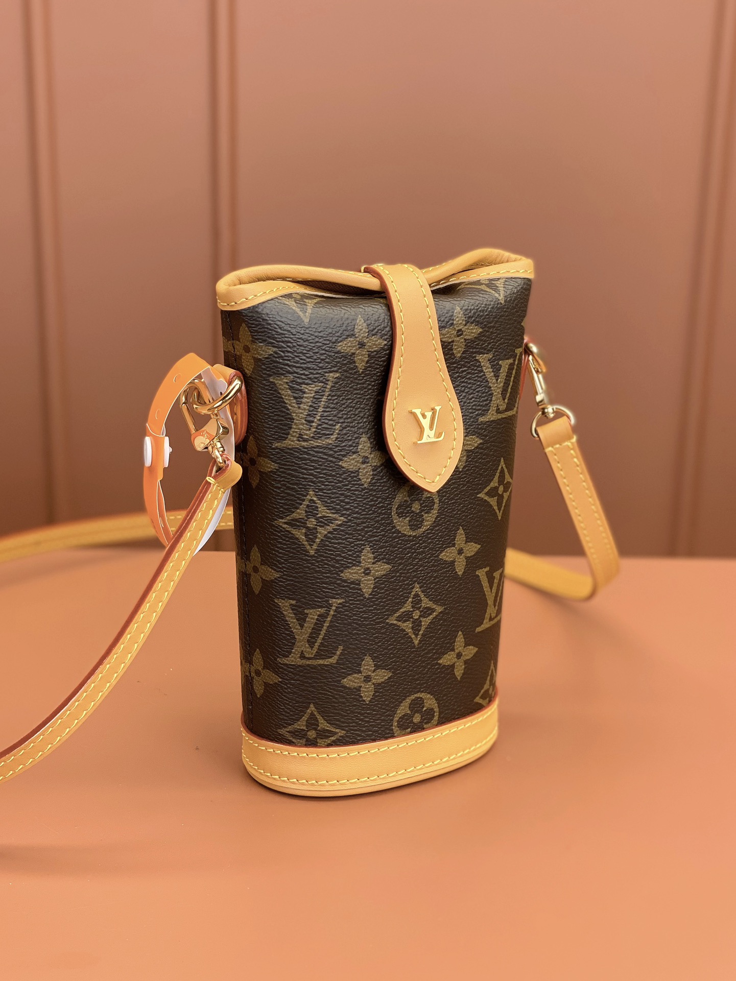 Louis Vuitton FOLD ME Clutch M80874