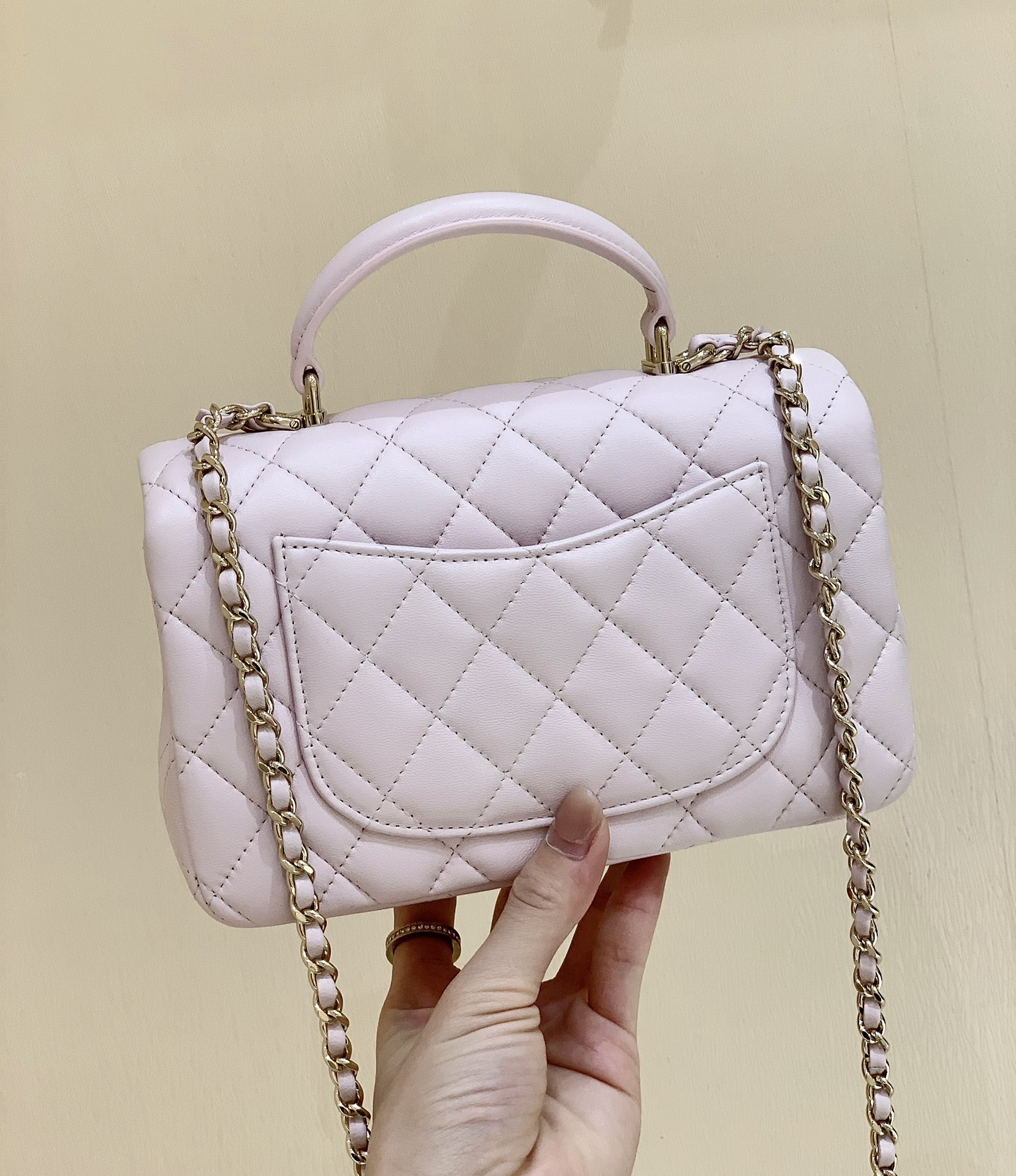 Chanel 22b autumn and winter new preview series cf mini handle AS2431