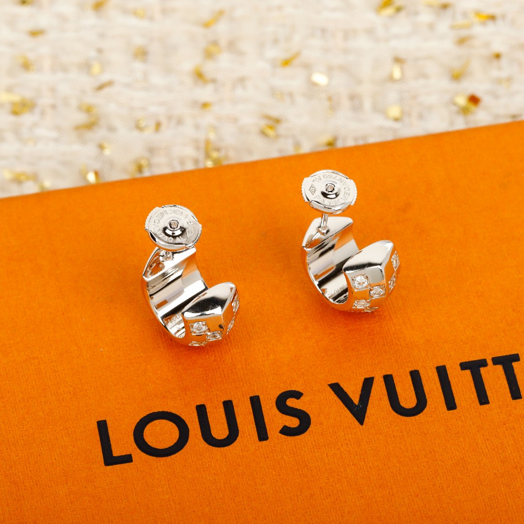 LE DER DE LOUIS VUITTON Diamond earrings