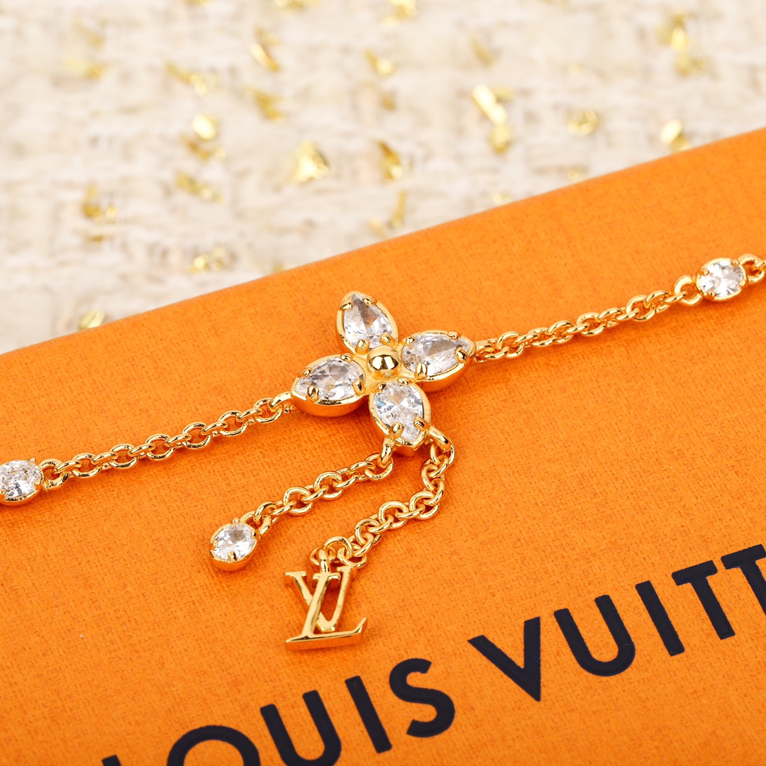 Louis Vuitton four-leaf clover diamond bracelet