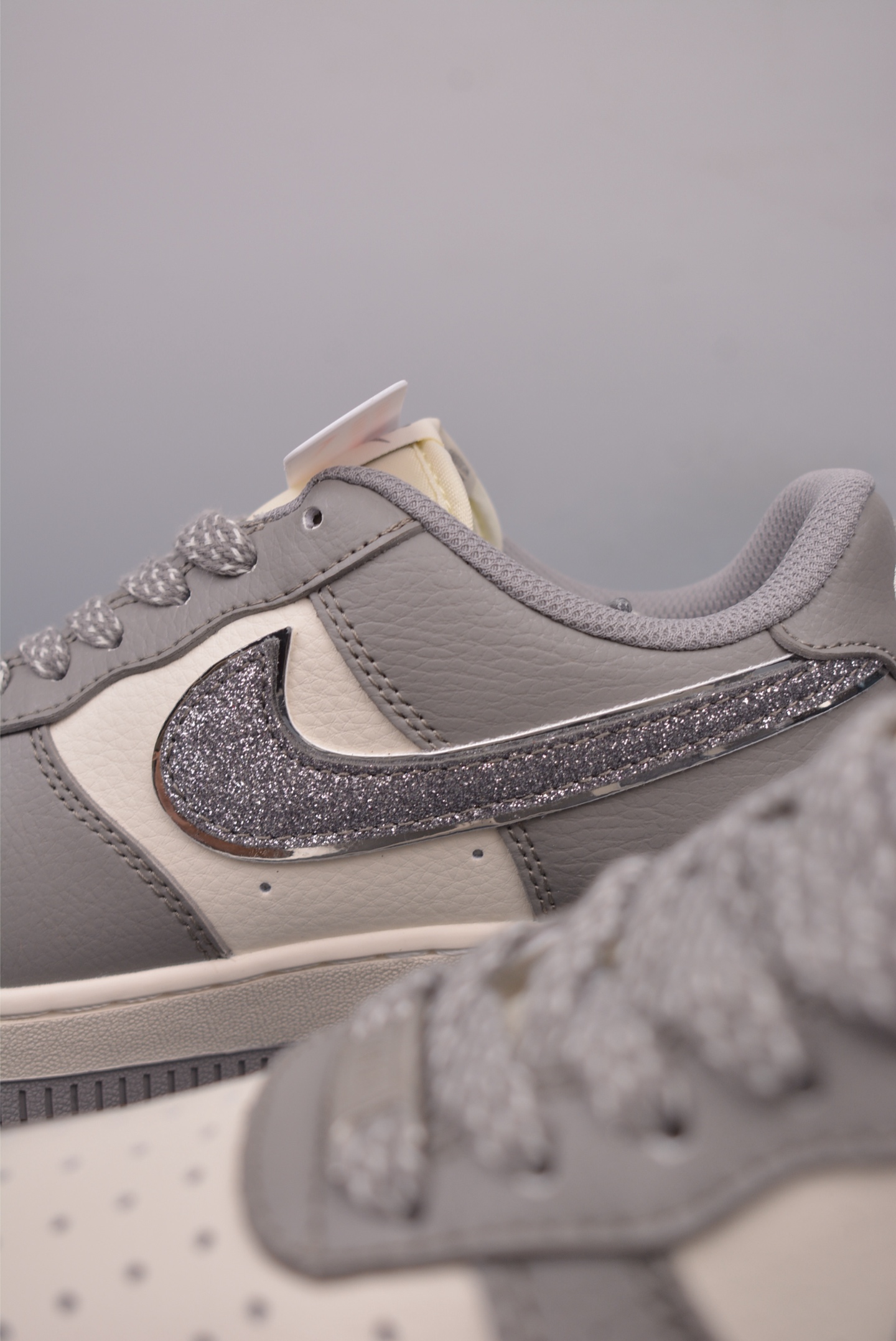Nike Air Force 1’07 Low Grey and White Daisy QY6818-614