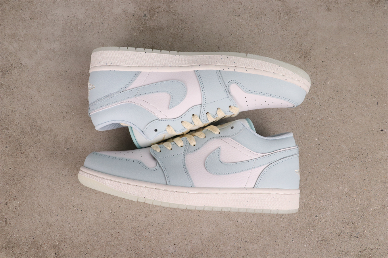 Air Jordan 1 Low SE Glacier Blue HJ5999-400