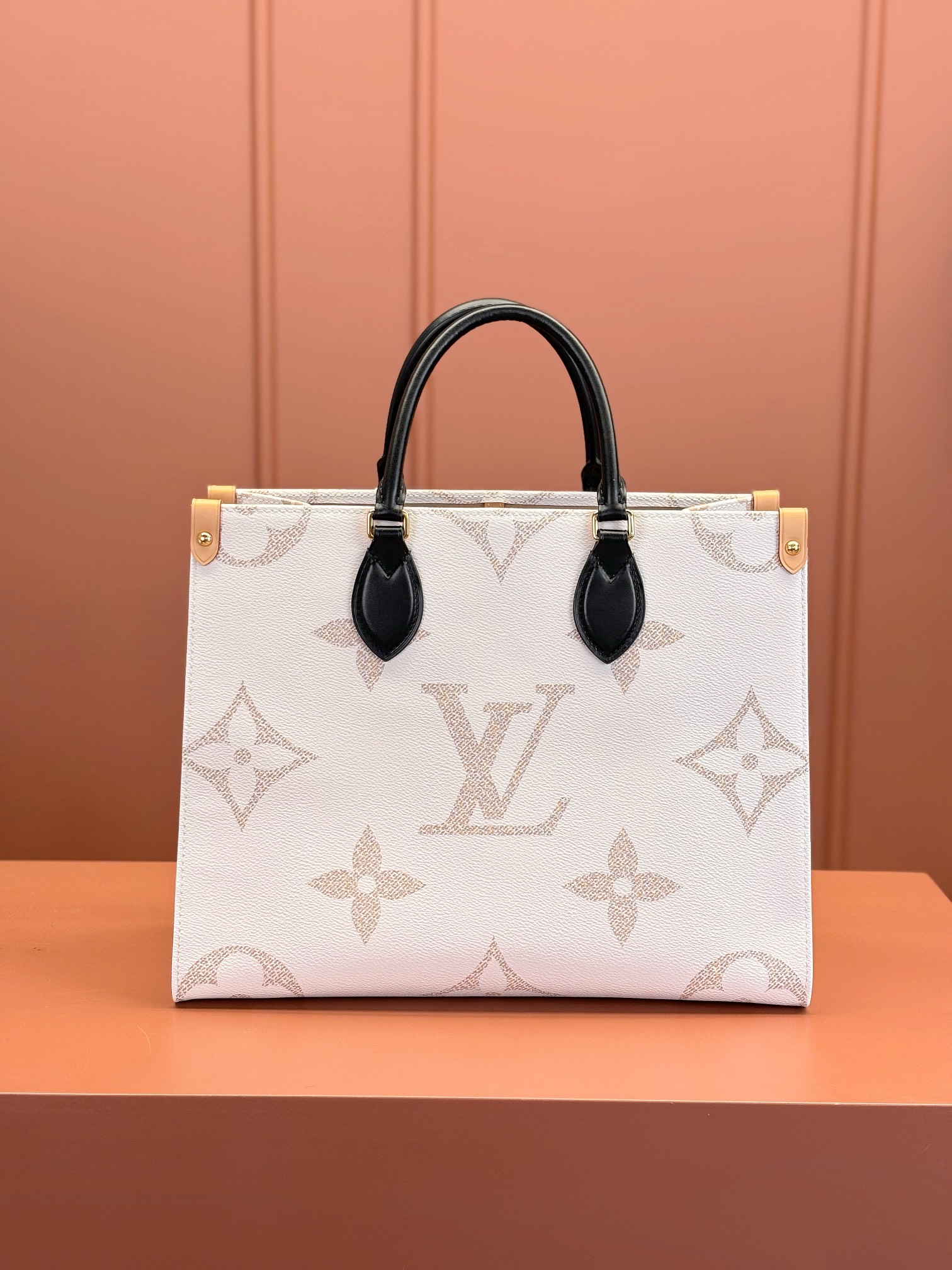 Louis Vuitton ONTHEGO Medium Handbag M46912