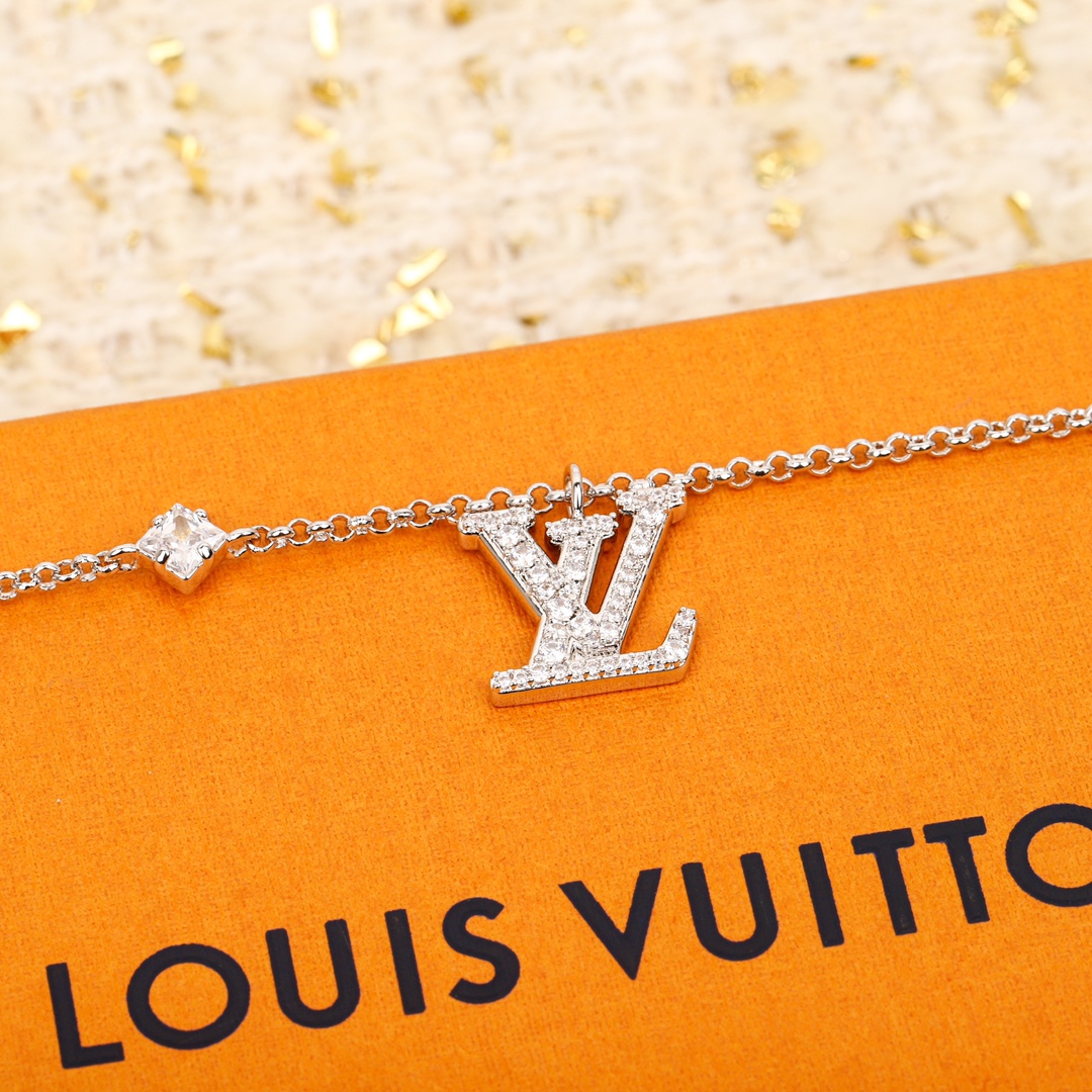 Louis Vuitton Double Diamond Necklace