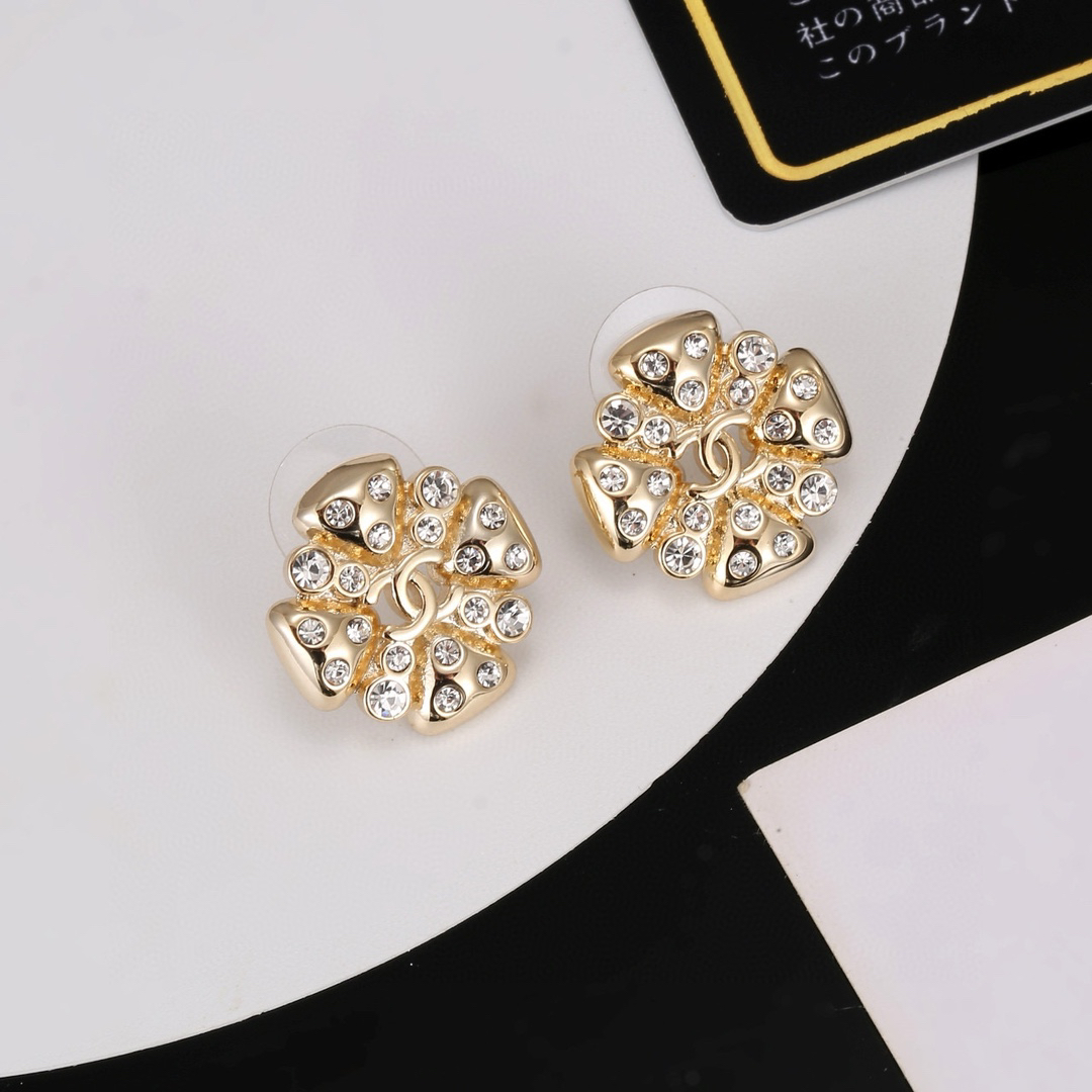 Chanel four-leaf clover diamond earrings