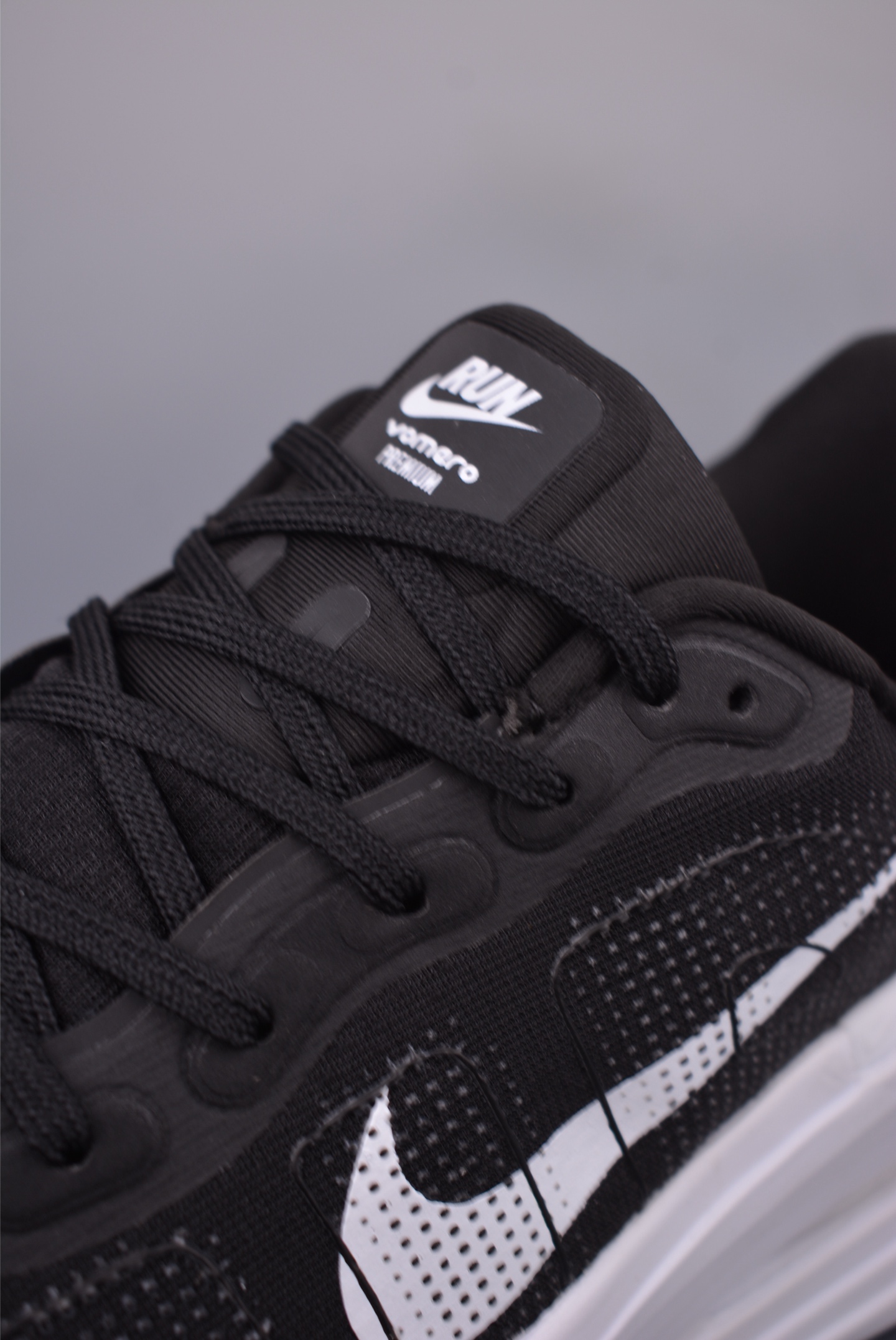 Nike Vomero Premium Air “Black and White” HM5973-400